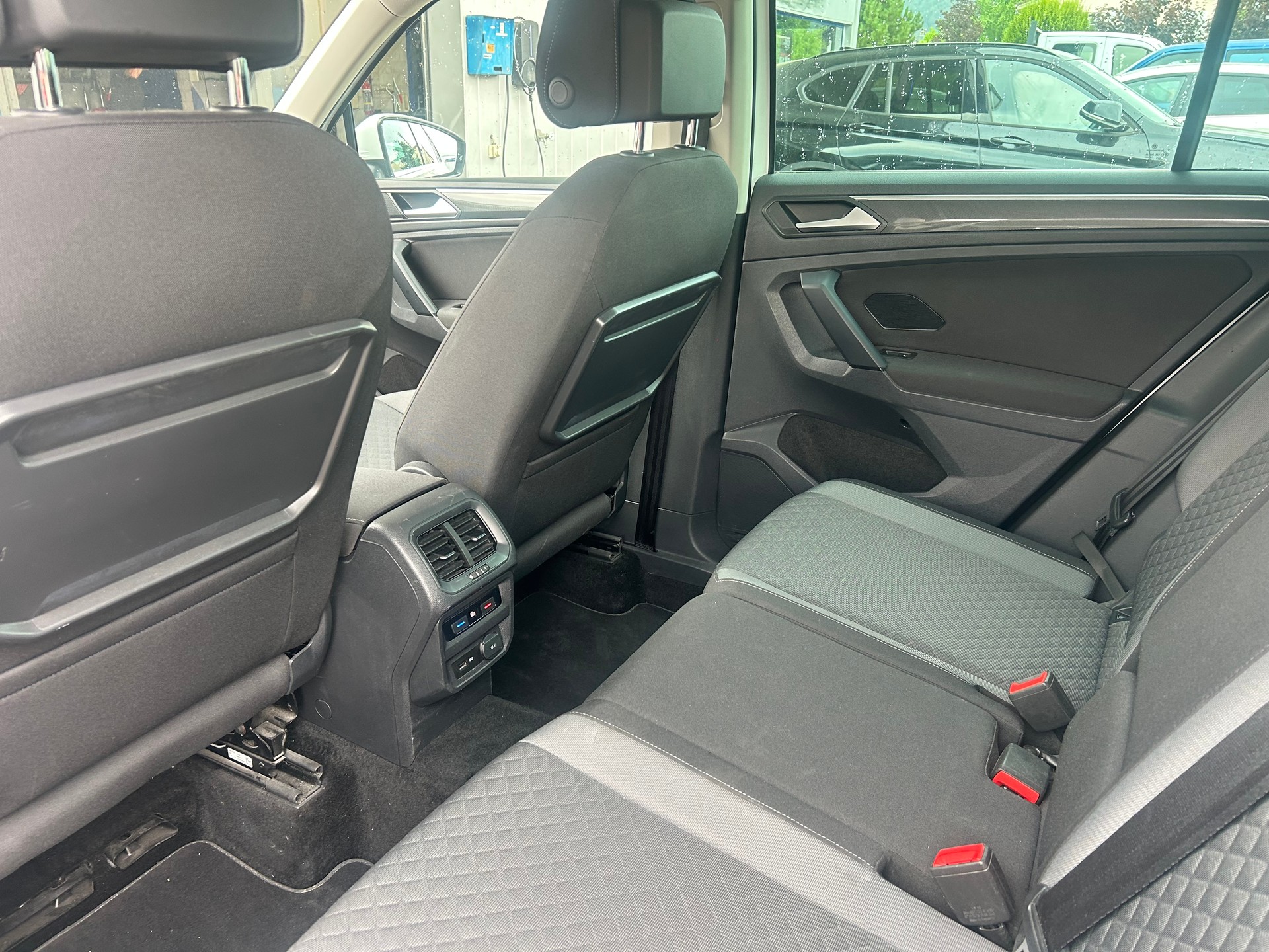 VW Tiguan 2.0 TDI SCR Comfortline 4Motion-image-10