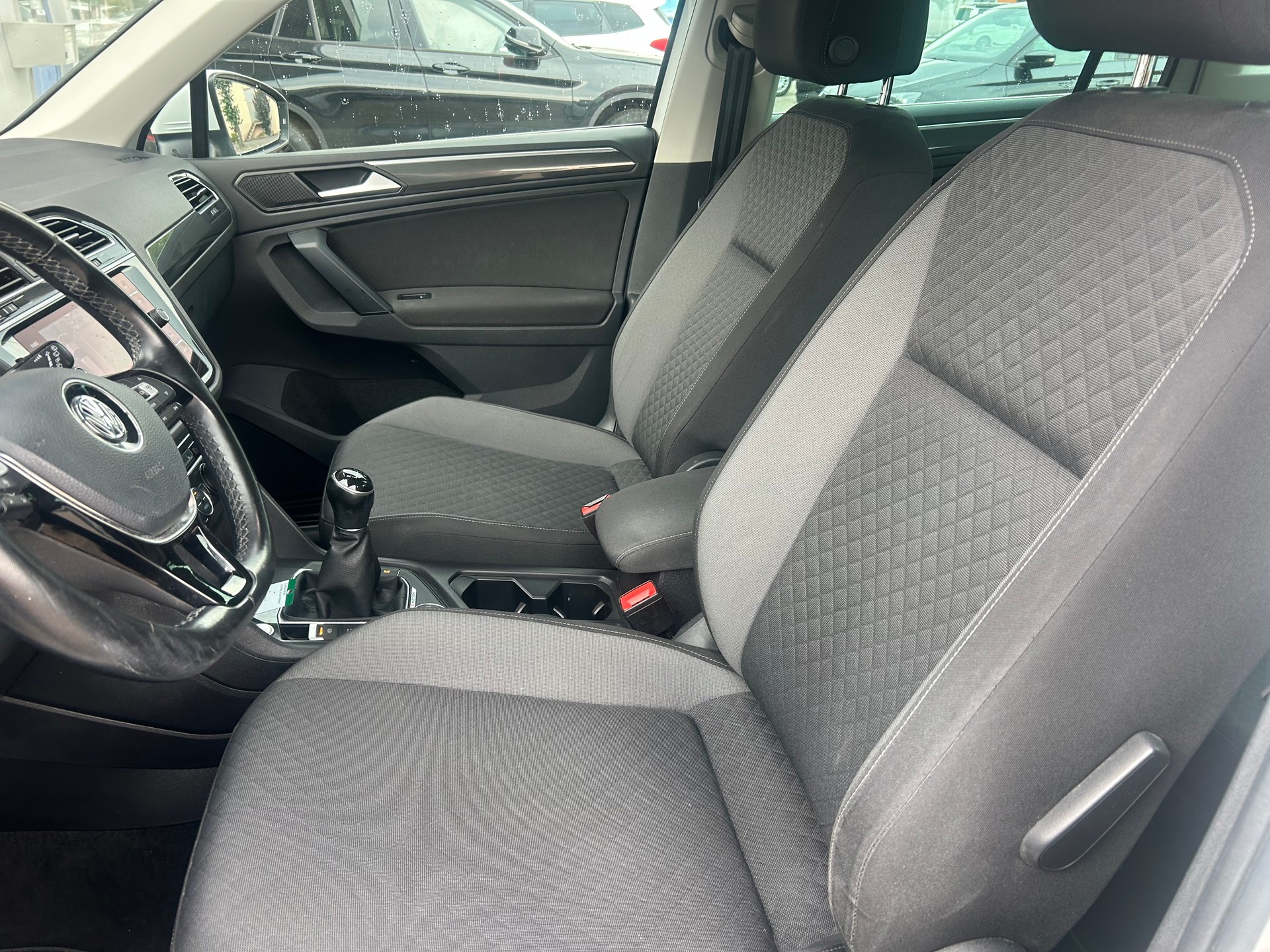 VW Tiguan 2.0 TDI SCR Comfortline 4Motion-image-8