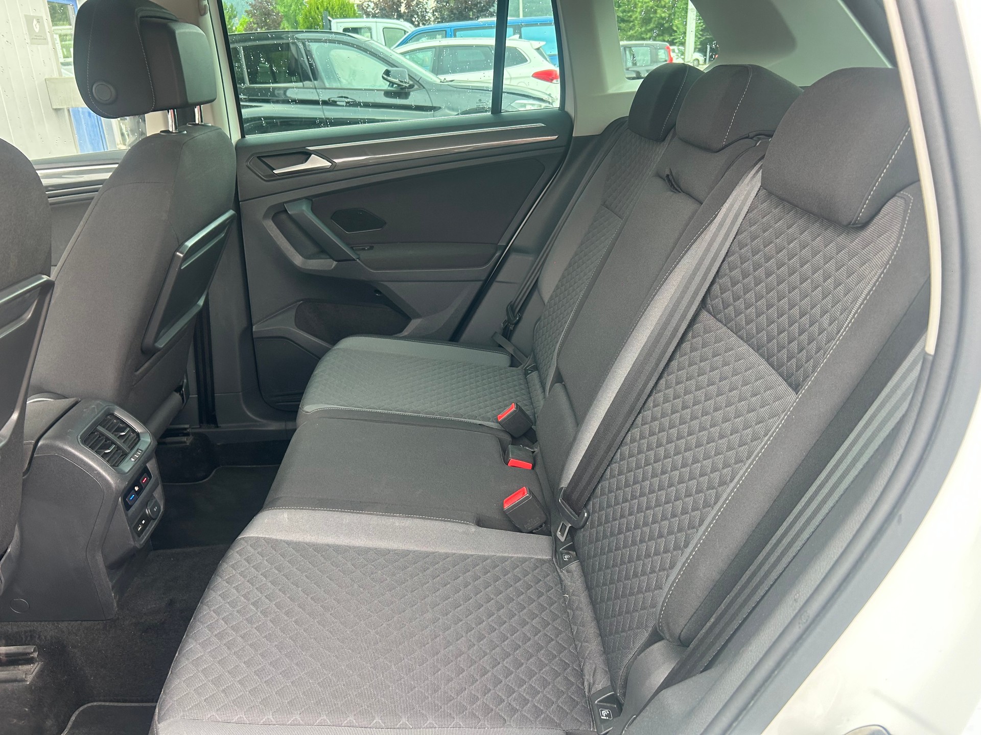 VW Tiguan 2.0 TDI SCR Comfortline 4Motion-image-11