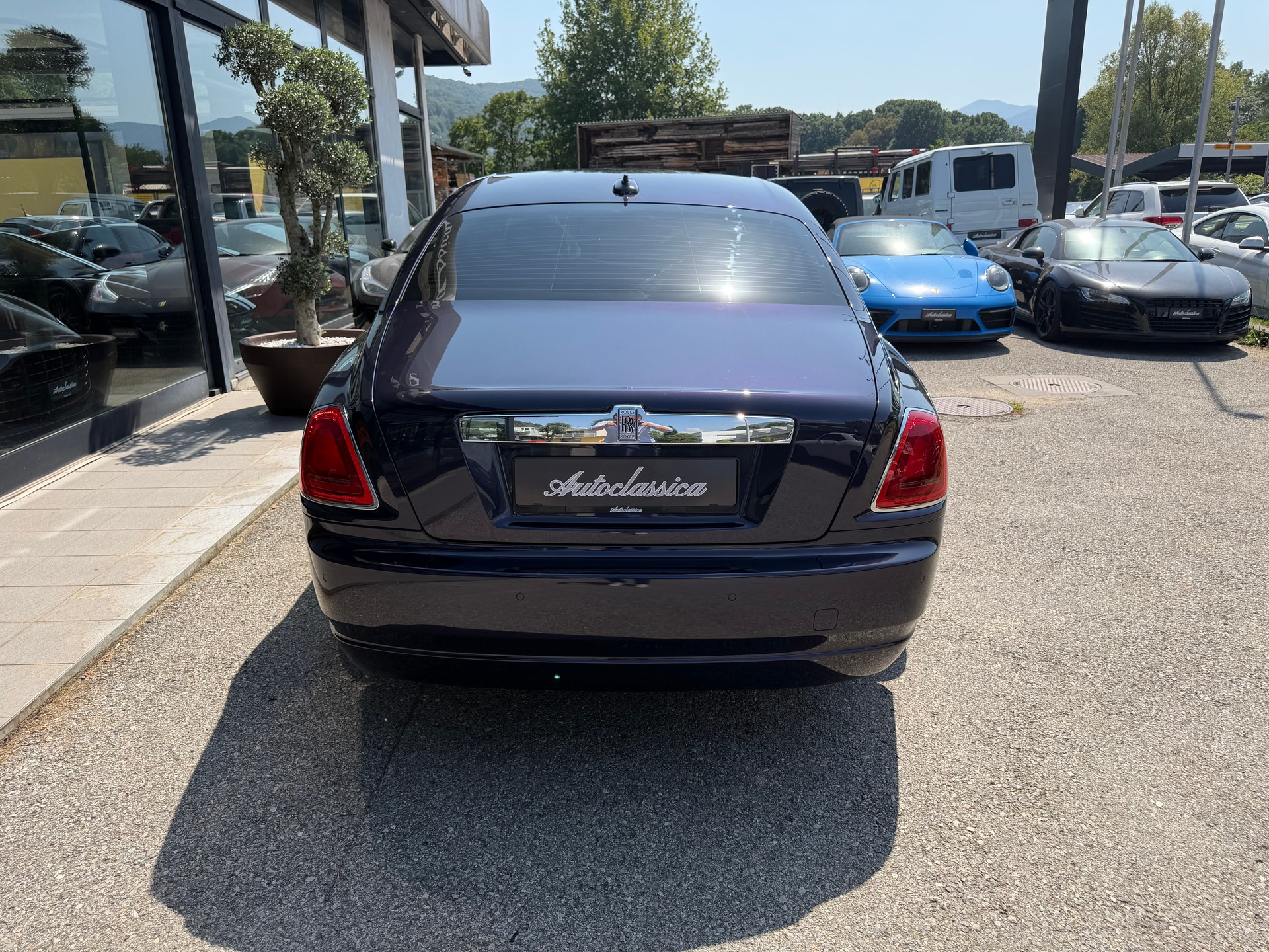 ROLLS-ROYCE Ghost 6.6 V12-showroom-element-1