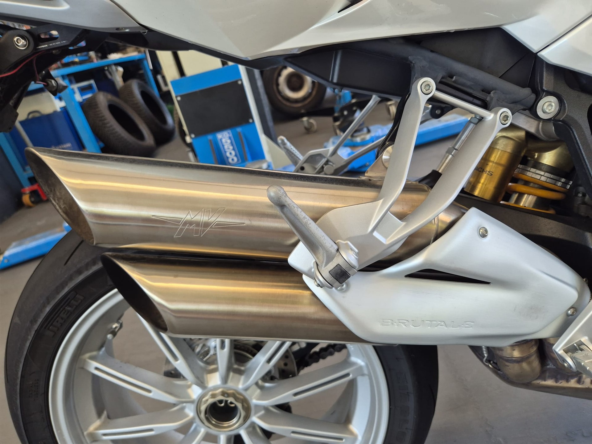 MV AGUSTA B4 Brutale 1090 RR ABS-image-10