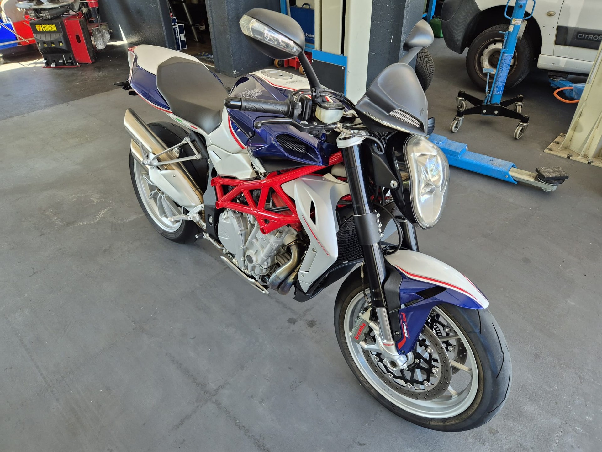 MV AGUSTA B4 Brutale 1090 RR ABS-image-1