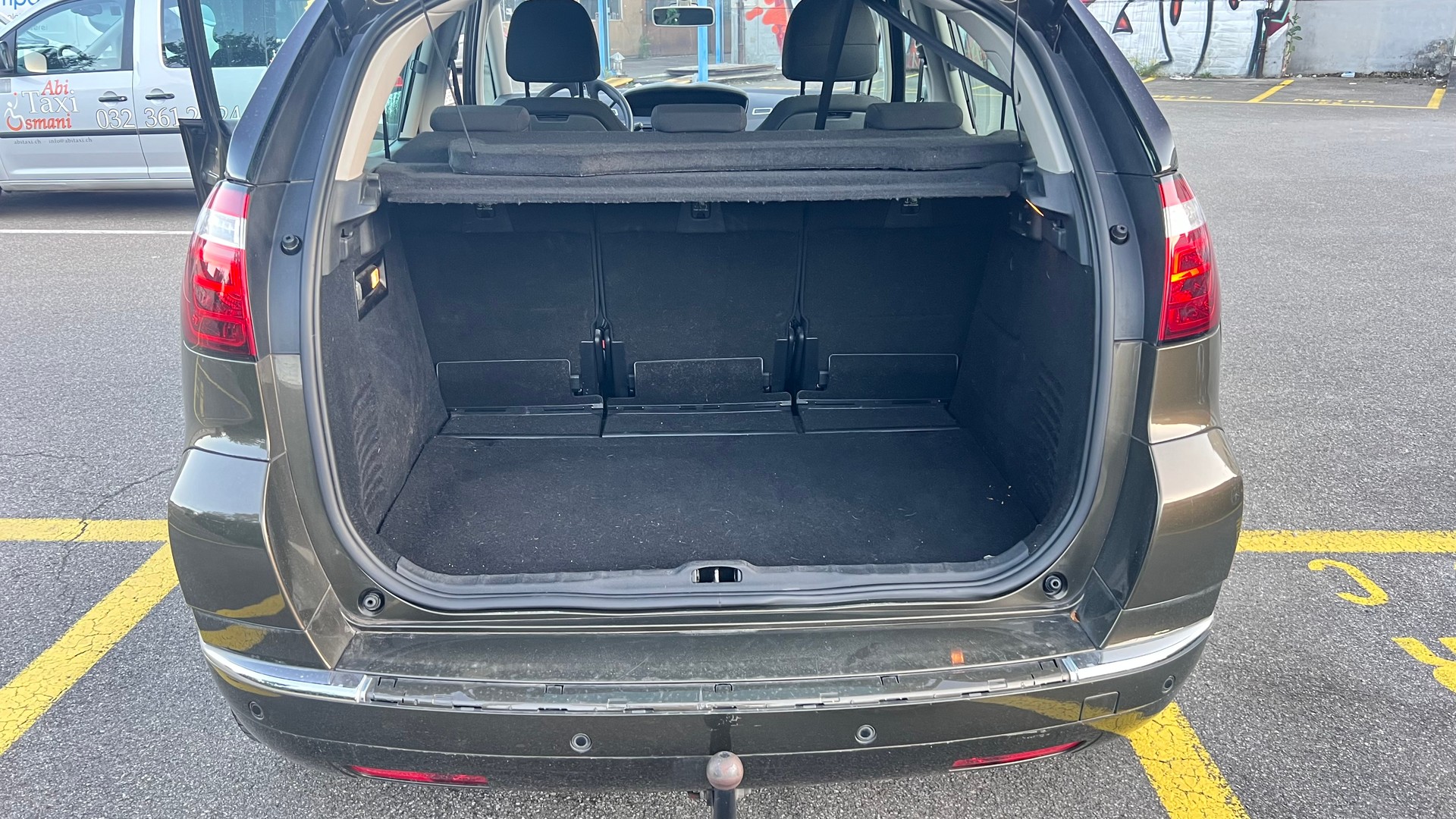 CITROEN C4 Picasso 1.6i 16V THP Swiss Style EGS6-image-7