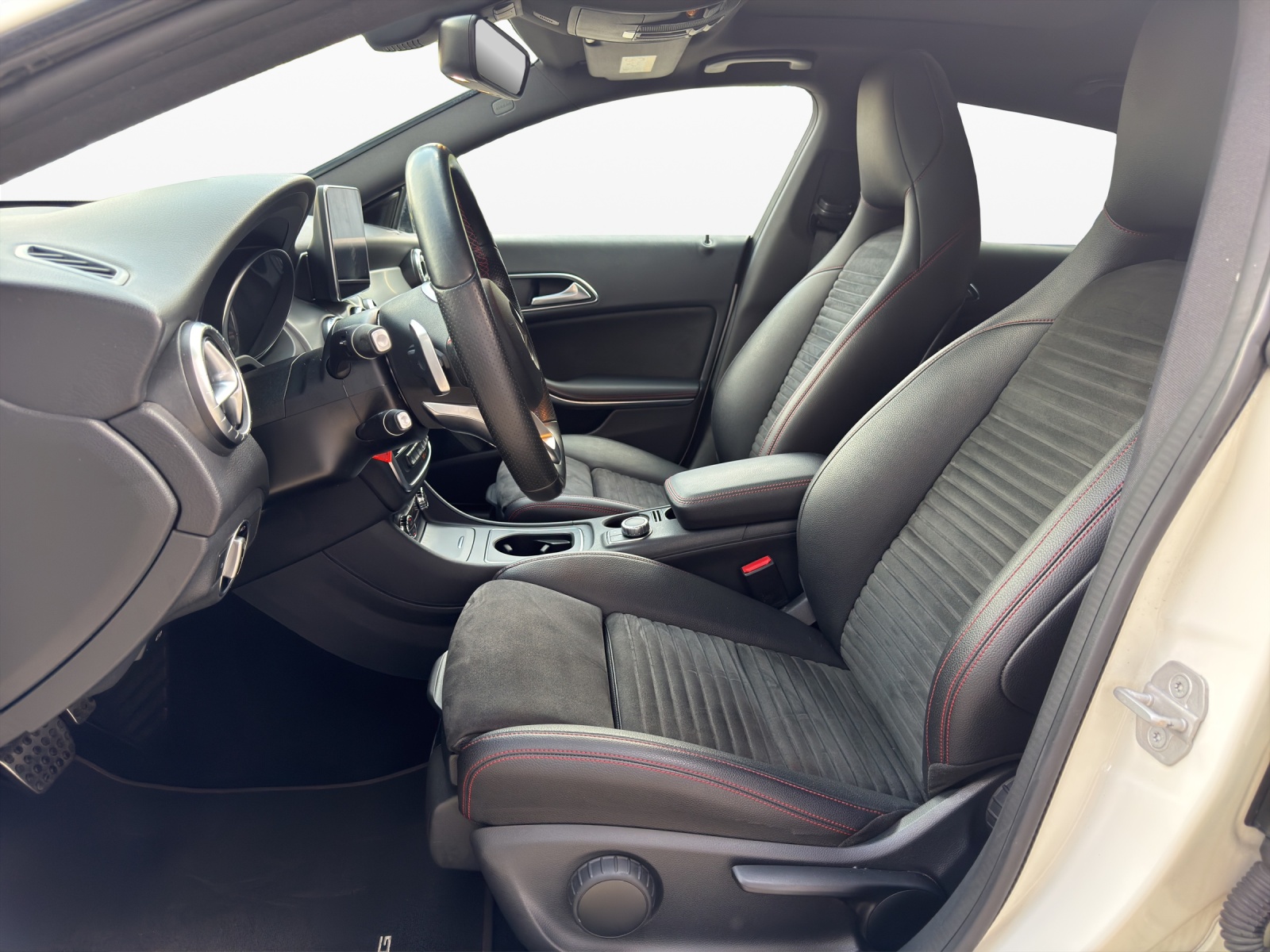 MERCEDES-BENZ CLA Shooting Brake 200 CDI AMG Line 4Matic 7G-DCT-image-8