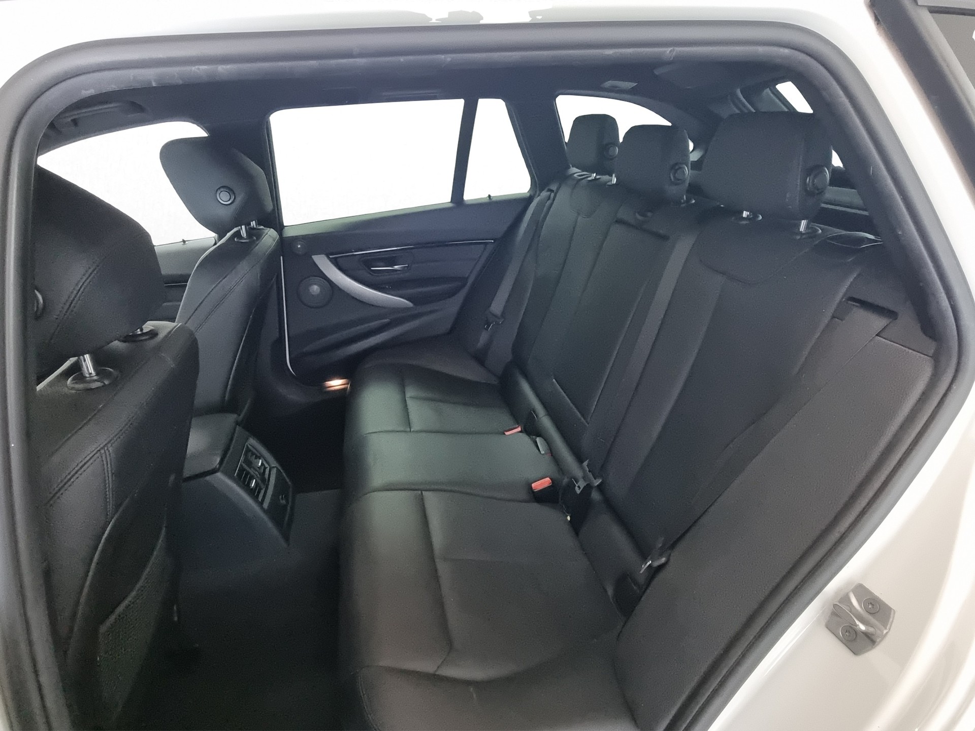 BMW 330d xDrive SAG Touring-image-6