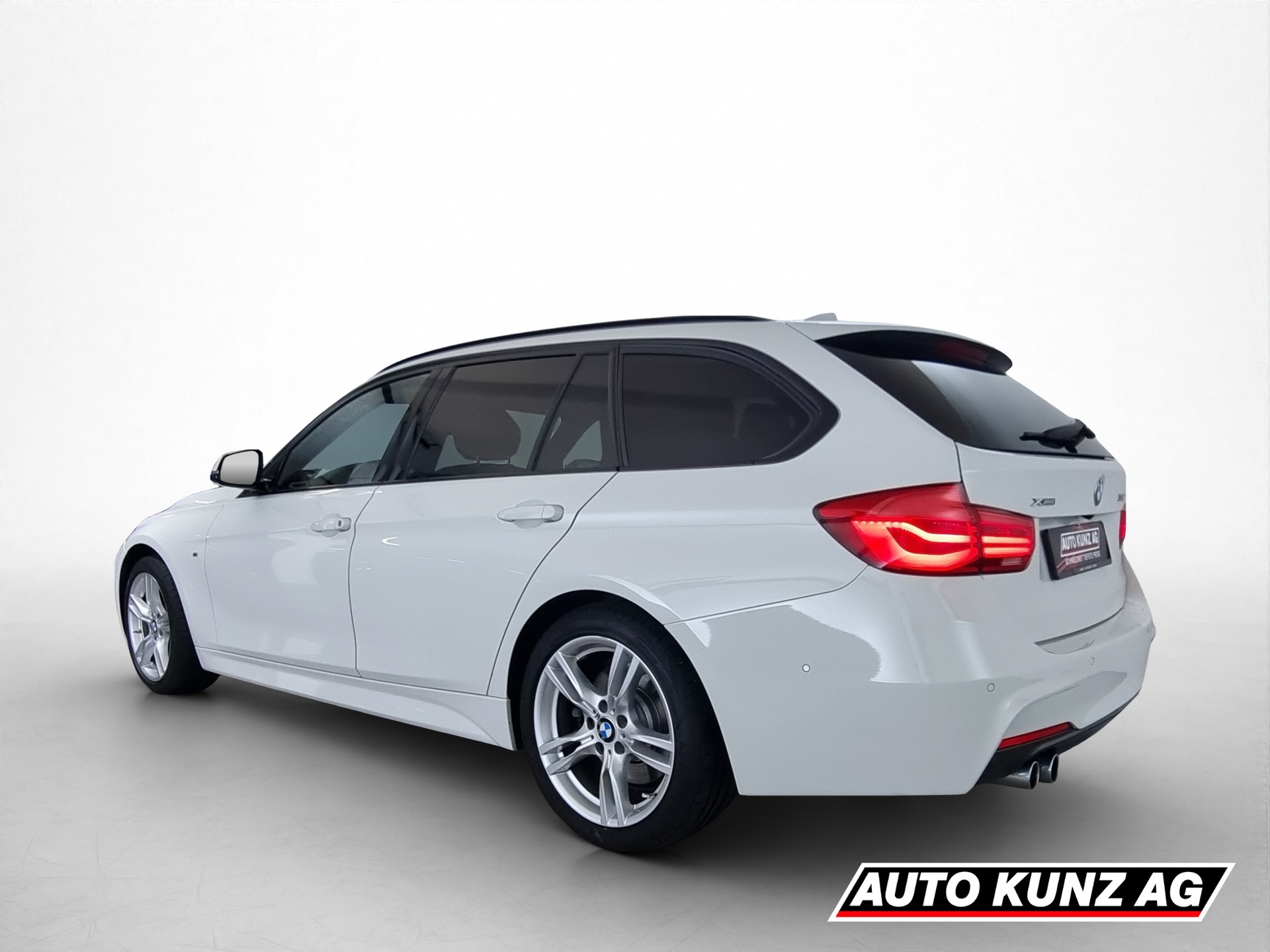 BMW 330d xDrive SAG Touring-showroom-element-3