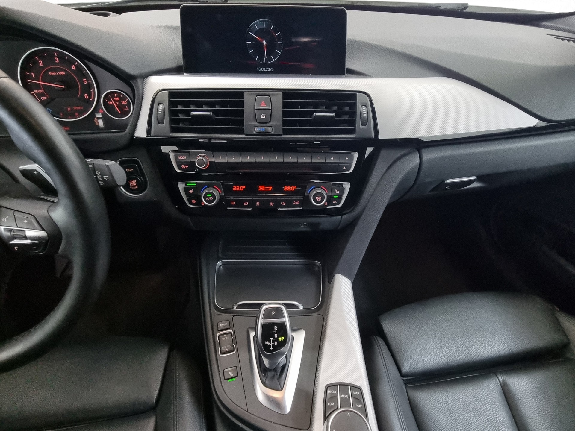 BMW 330d xDrive SAG Touring-image-9