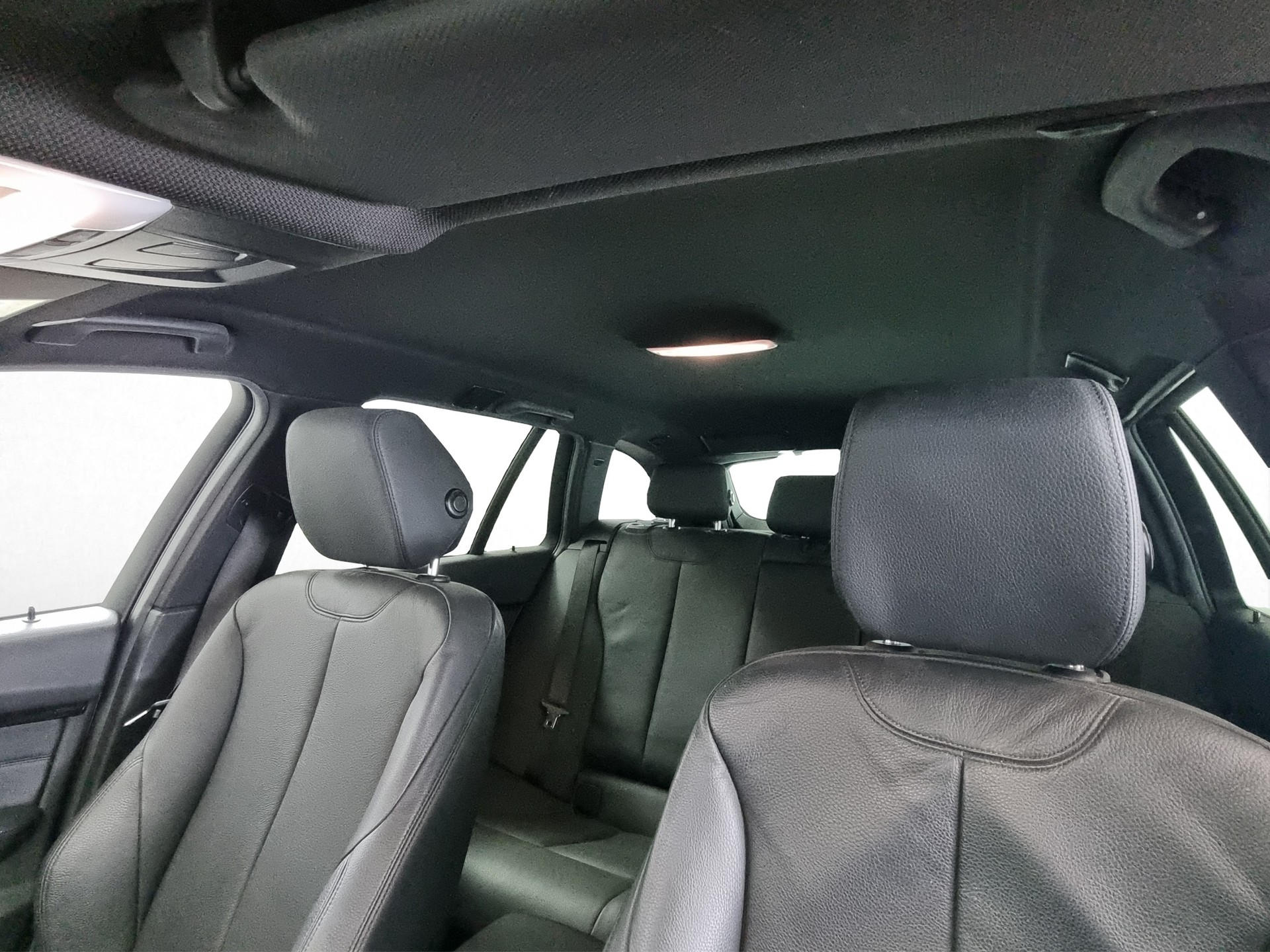 BMW 330d xDrive SAG Touring-image-12