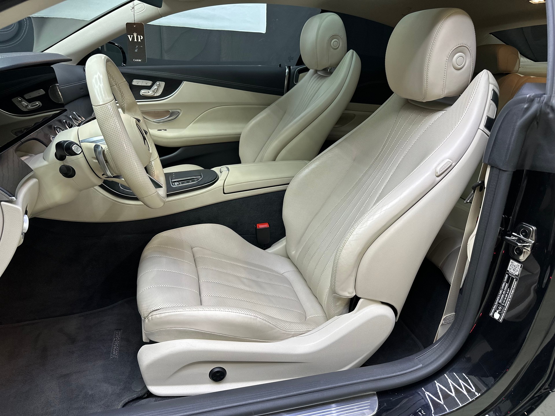 MERCEDES-BENZ E 200 Coupé 4Matic AMG Line 9G-Tronic-image-11