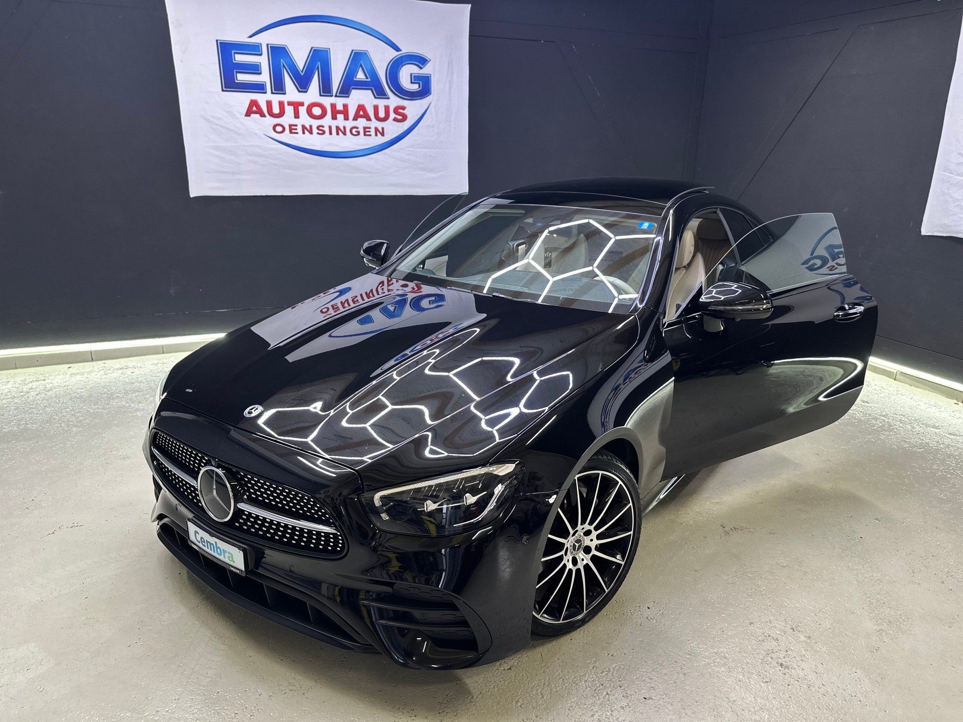 MERCEDES-BENZ E 200 Coupé 4Matic AMG Line 9G-Tronic-image-4