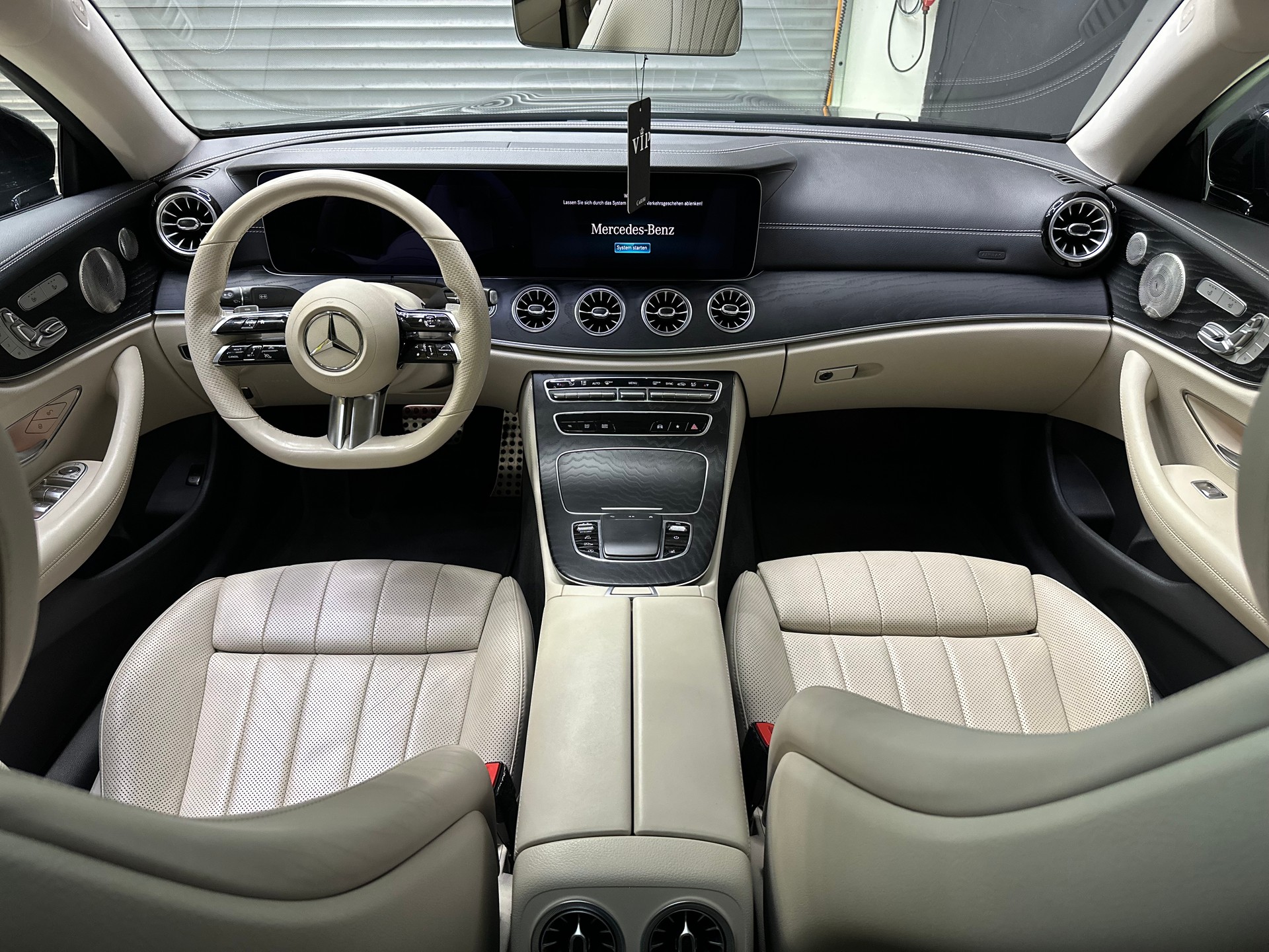 MERCEDES-BENZ E 200 Coupé 4Matic AMG Line 9G-Tronic-image-14