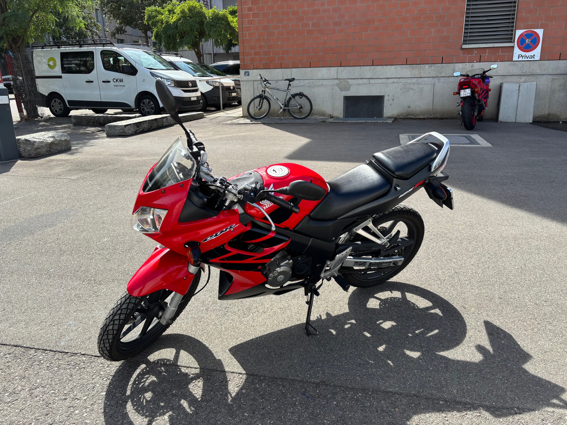 HONDA CBR 125 R-image-2
