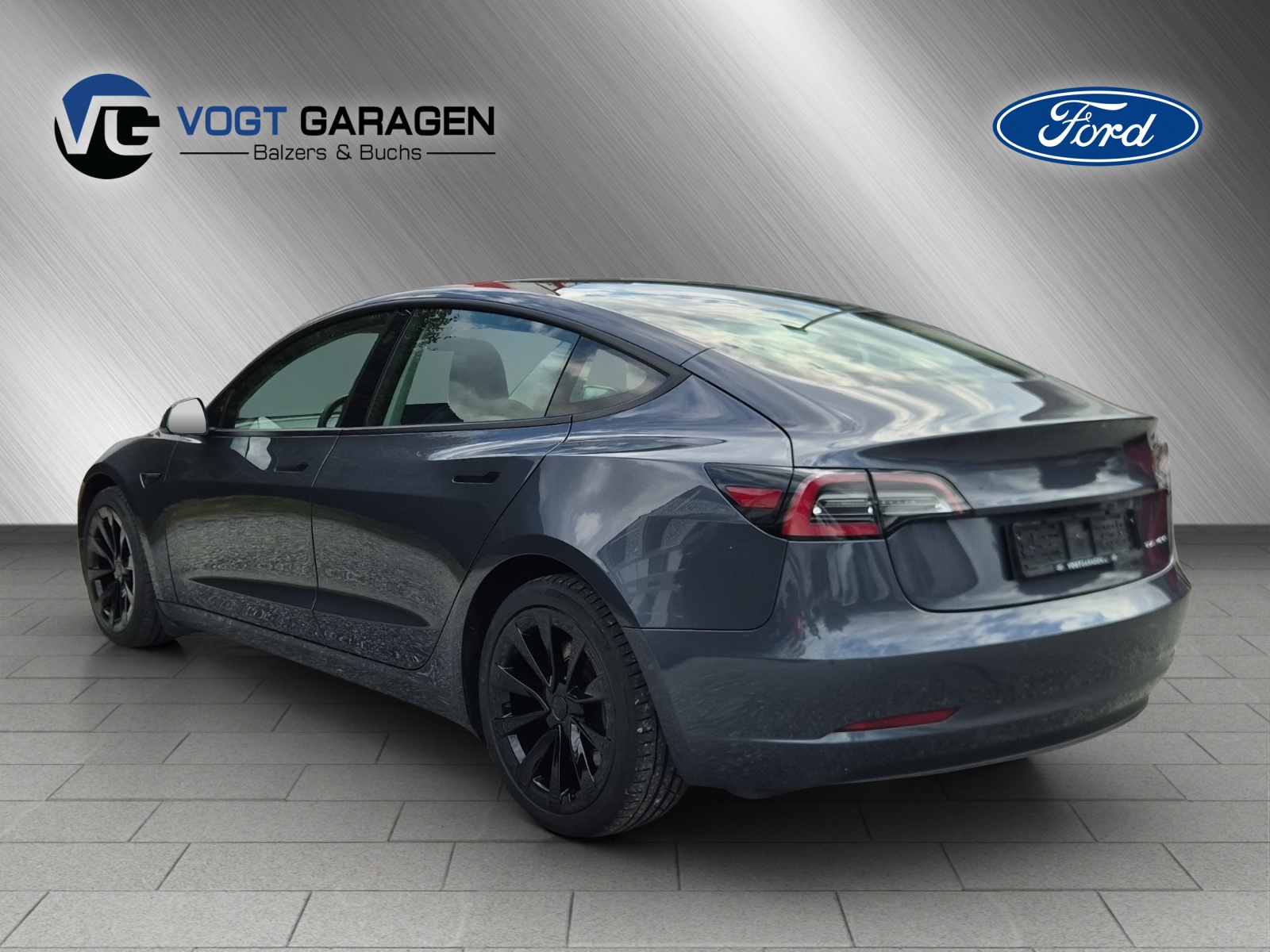 TESLA Model 3 Long Range Dual Motor-showroom-element-3