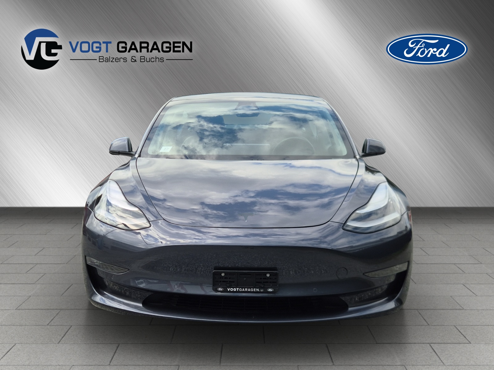 TESLA Model 3 Long Range Dual Motor-showroom-element-1