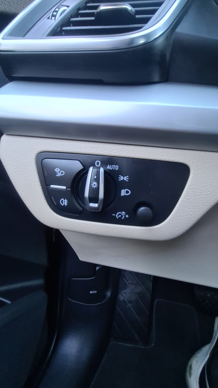 AUDI Q5 40 TDI quattro S-tronic ** Neues Modell ** Voll-Leder ** GR-Navi ** Rf-Kamera ** Sitzheizung ** Frisch Ab MFK & Service **-image-9