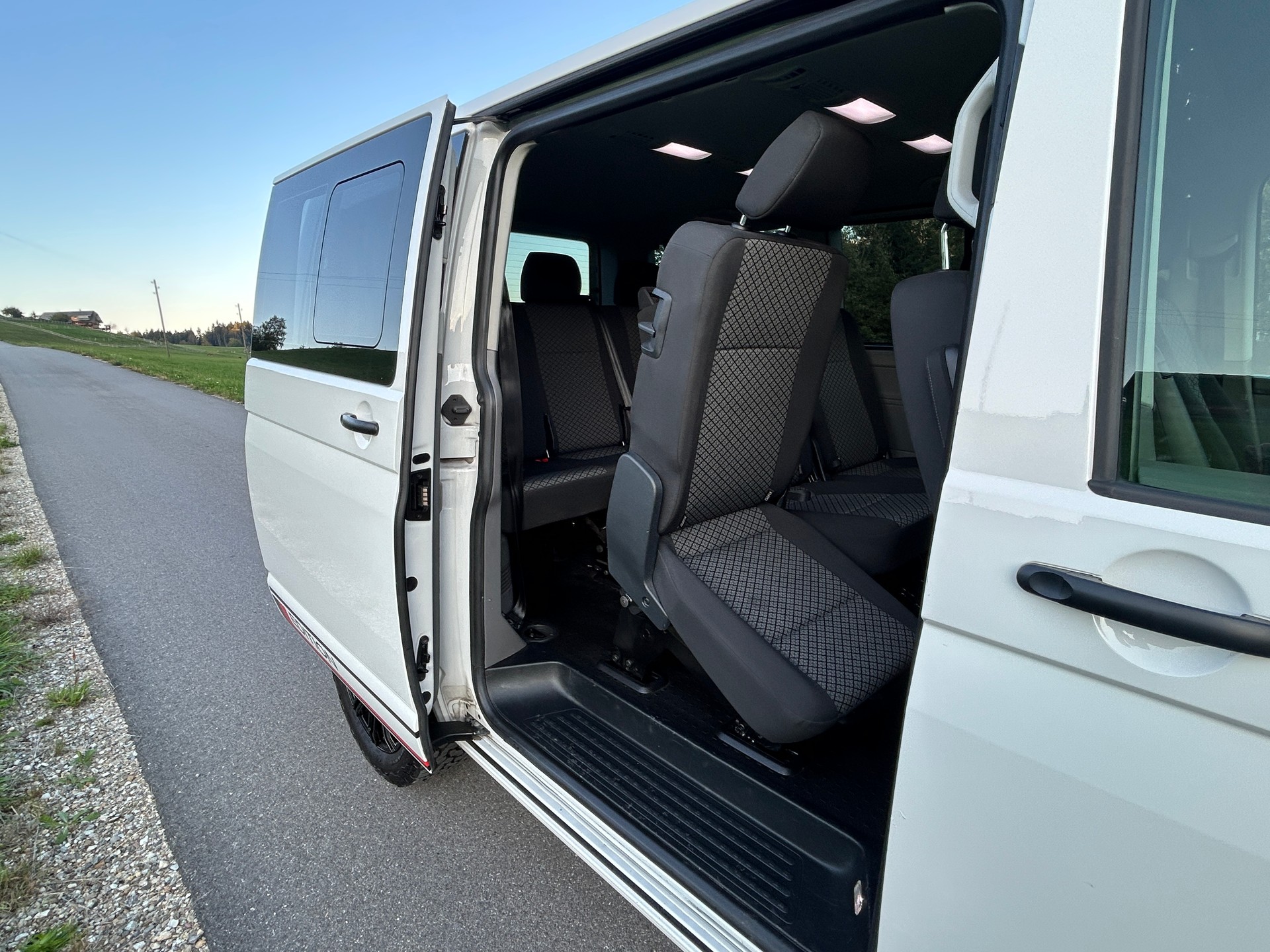 VW T6.1 Caravelle 2.0 TDI Trendline 4Motion-image-15
