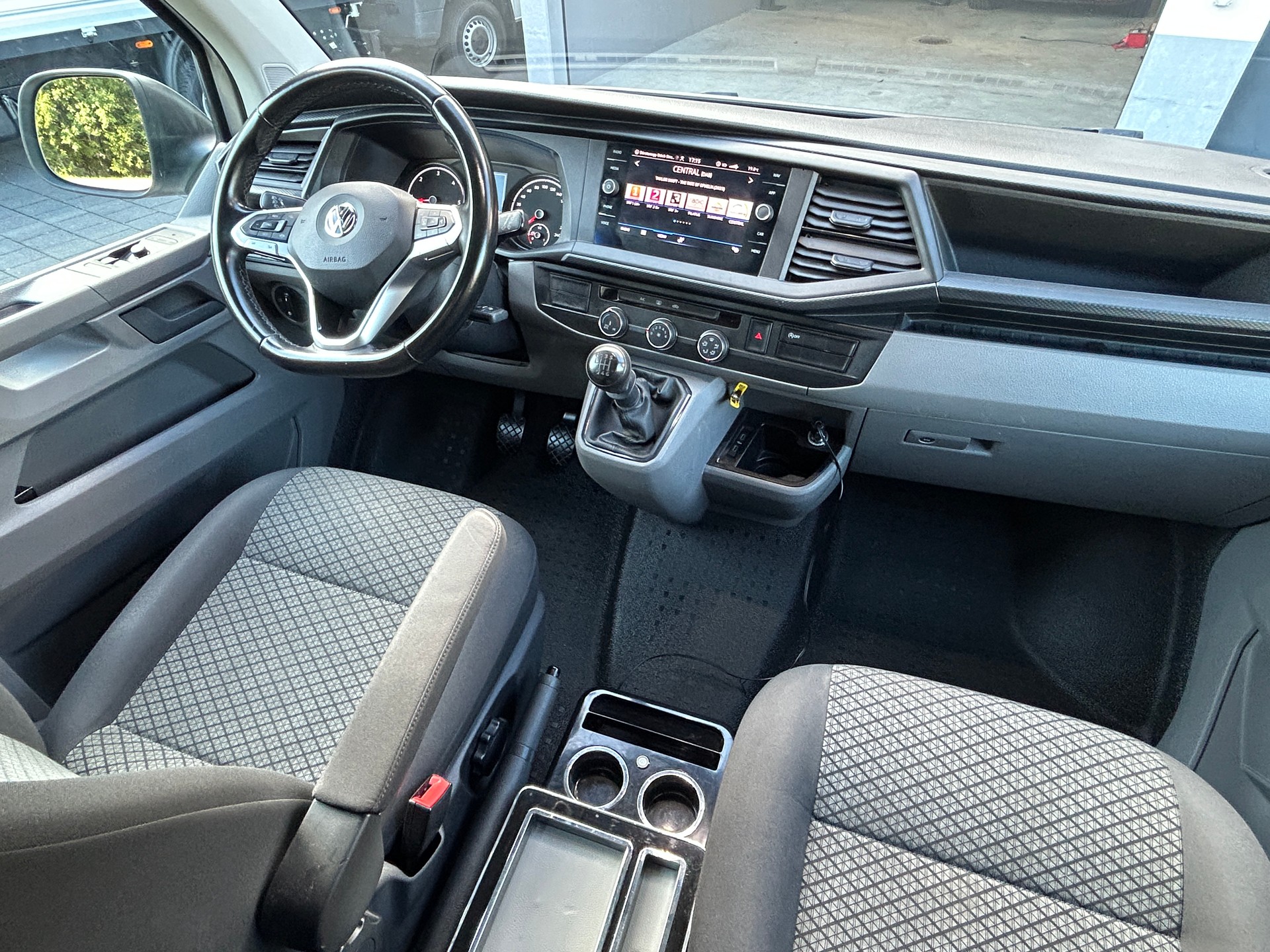 VW T6.1 Caravelle 2.0 TDI Trendline 4Motion-image-10