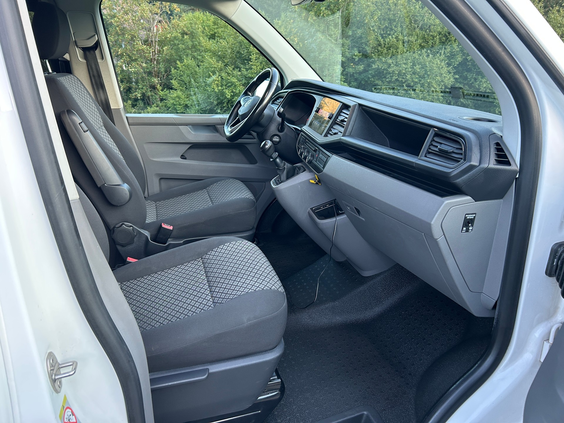 VW T6.1 Caravelle 2.0 TDI Trendline 4Motion-image-9