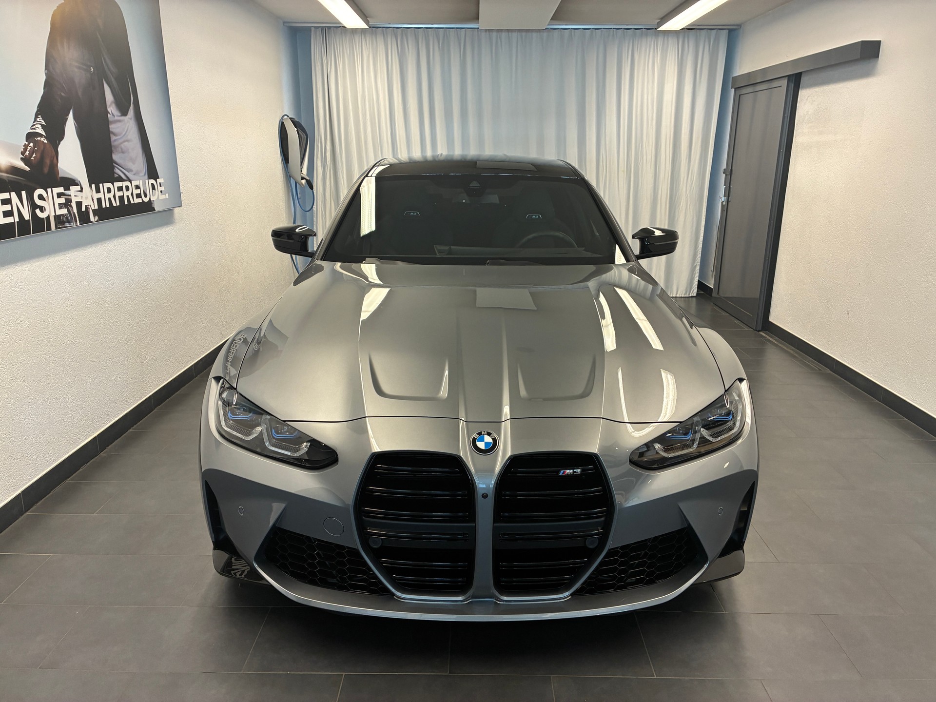 BMW M3-showroom-element-1
