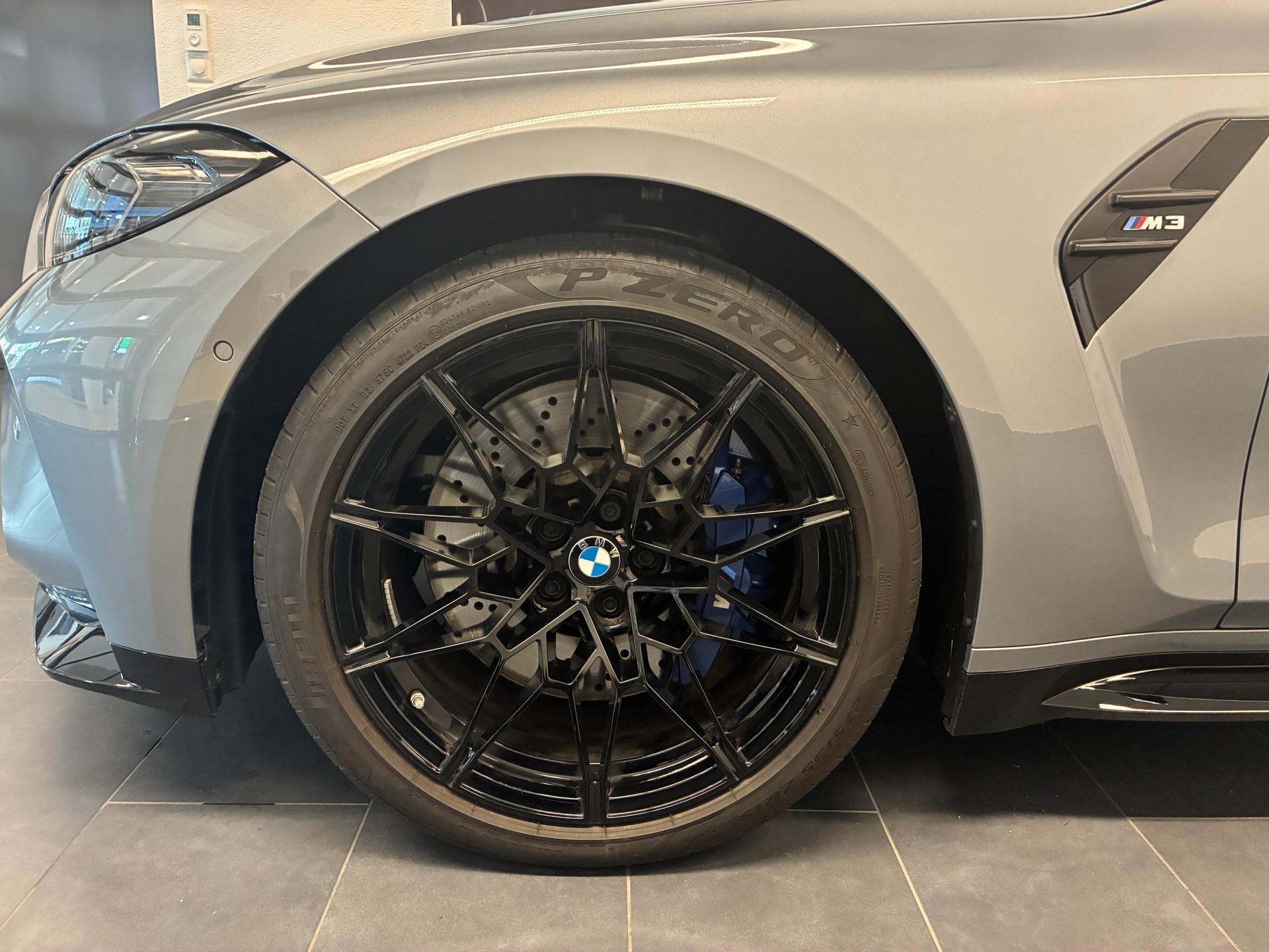 BMW M3-showroom-element-2