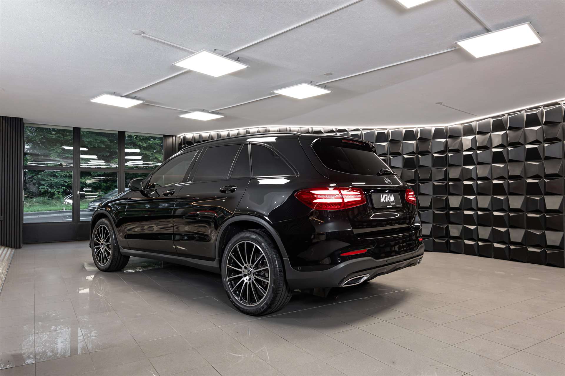 MERCEDES-BENZ GLC 350 d AMG Line 4Matic 9G-Tronic-showroom-element-2