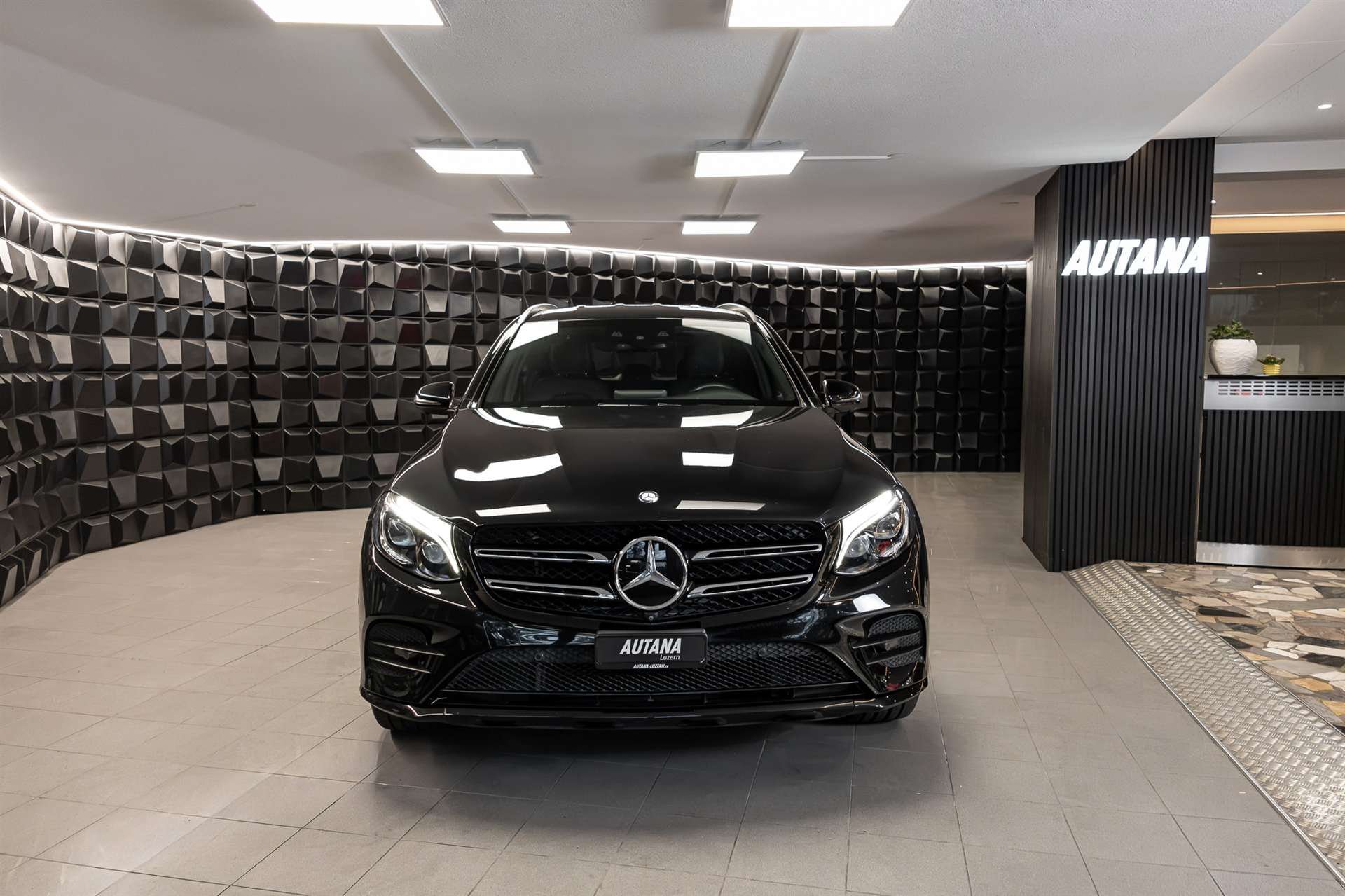MERCEDES-BENZ GLC 350 d AMG Line 4Matic 9G-Tronic-showroom-element-3