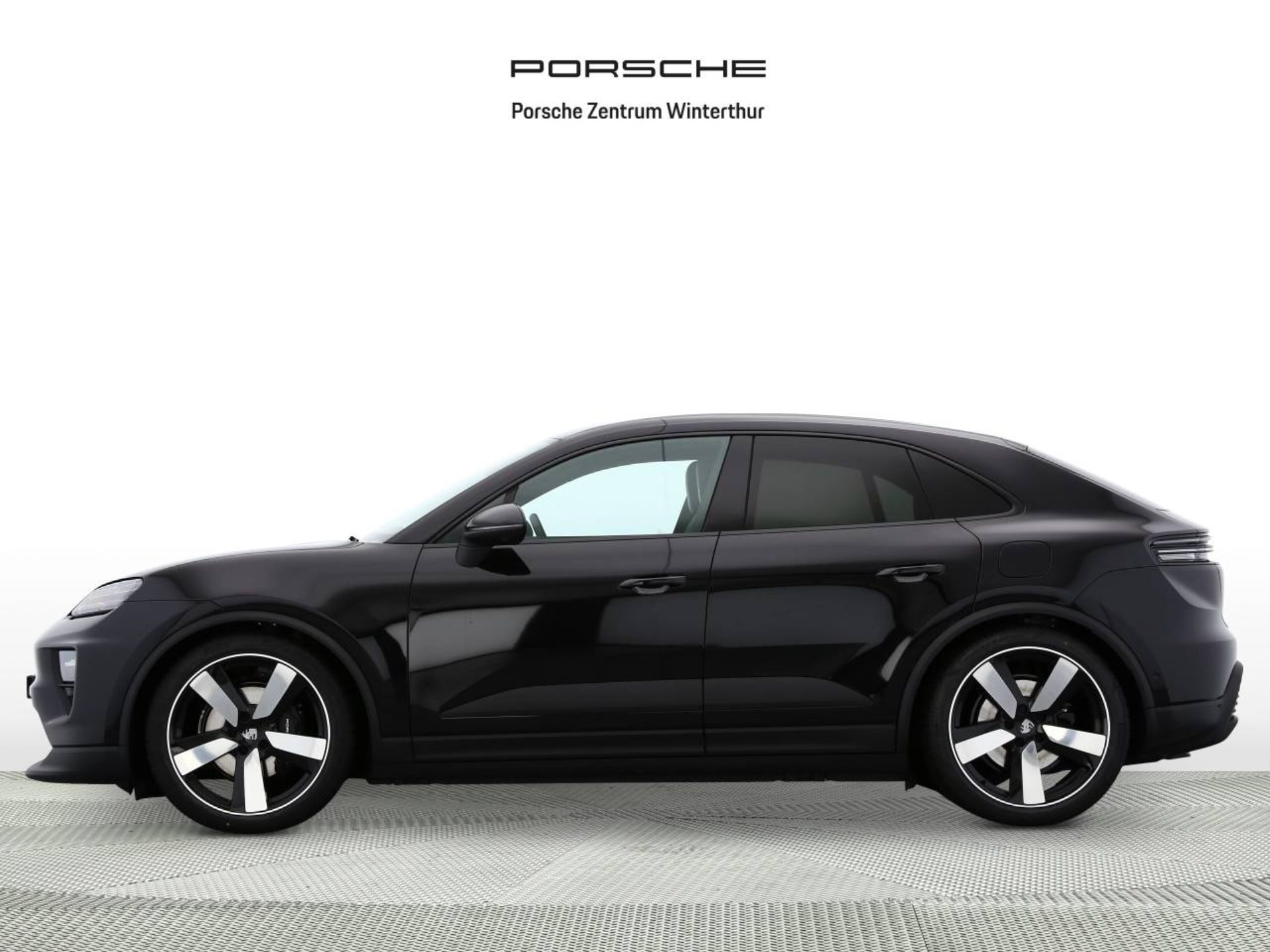 PORSCHE Macan 4-showroom-element-1