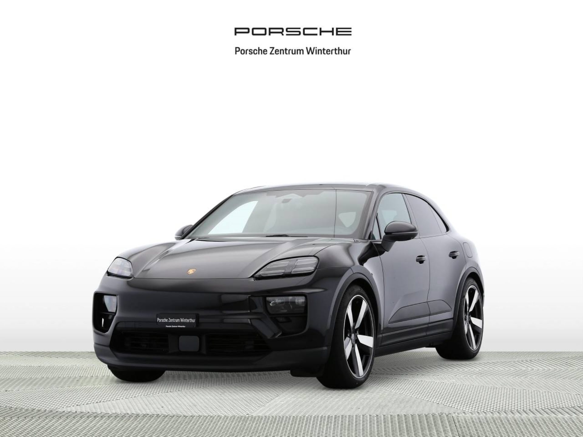 PORSCHE Macan 4