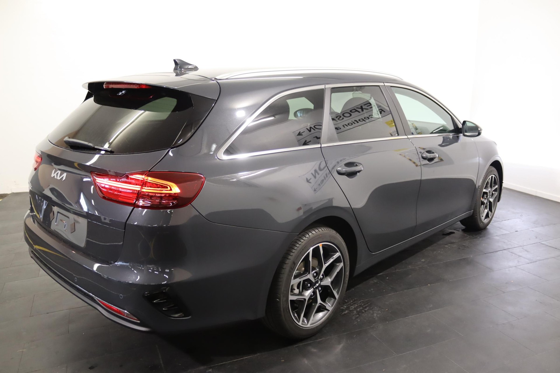 KIA Ceed SW 1.5 T-GDi MHEV Power-showroom-element-1