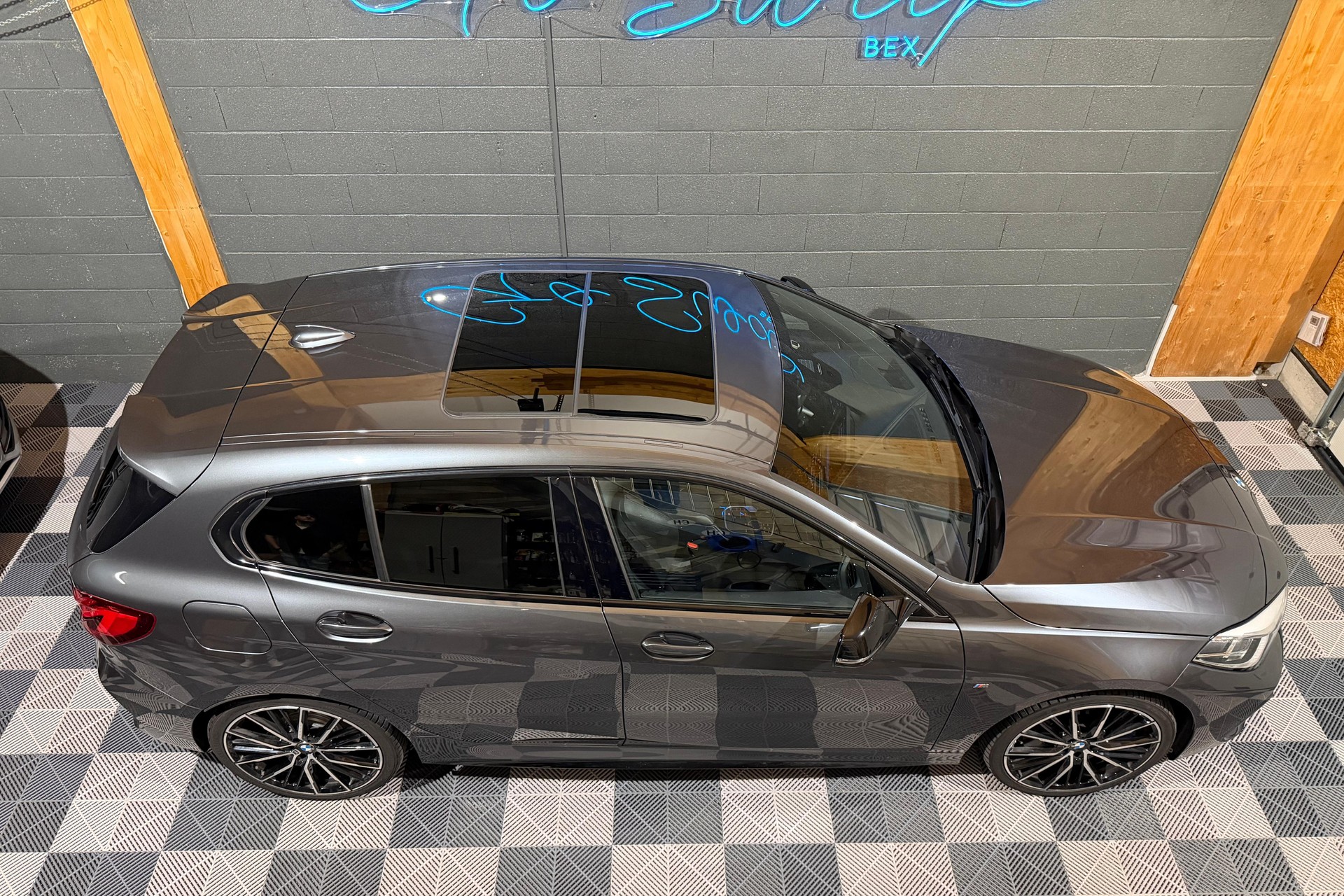 BMW M135i xDrive Steptronic-showroom-element-1