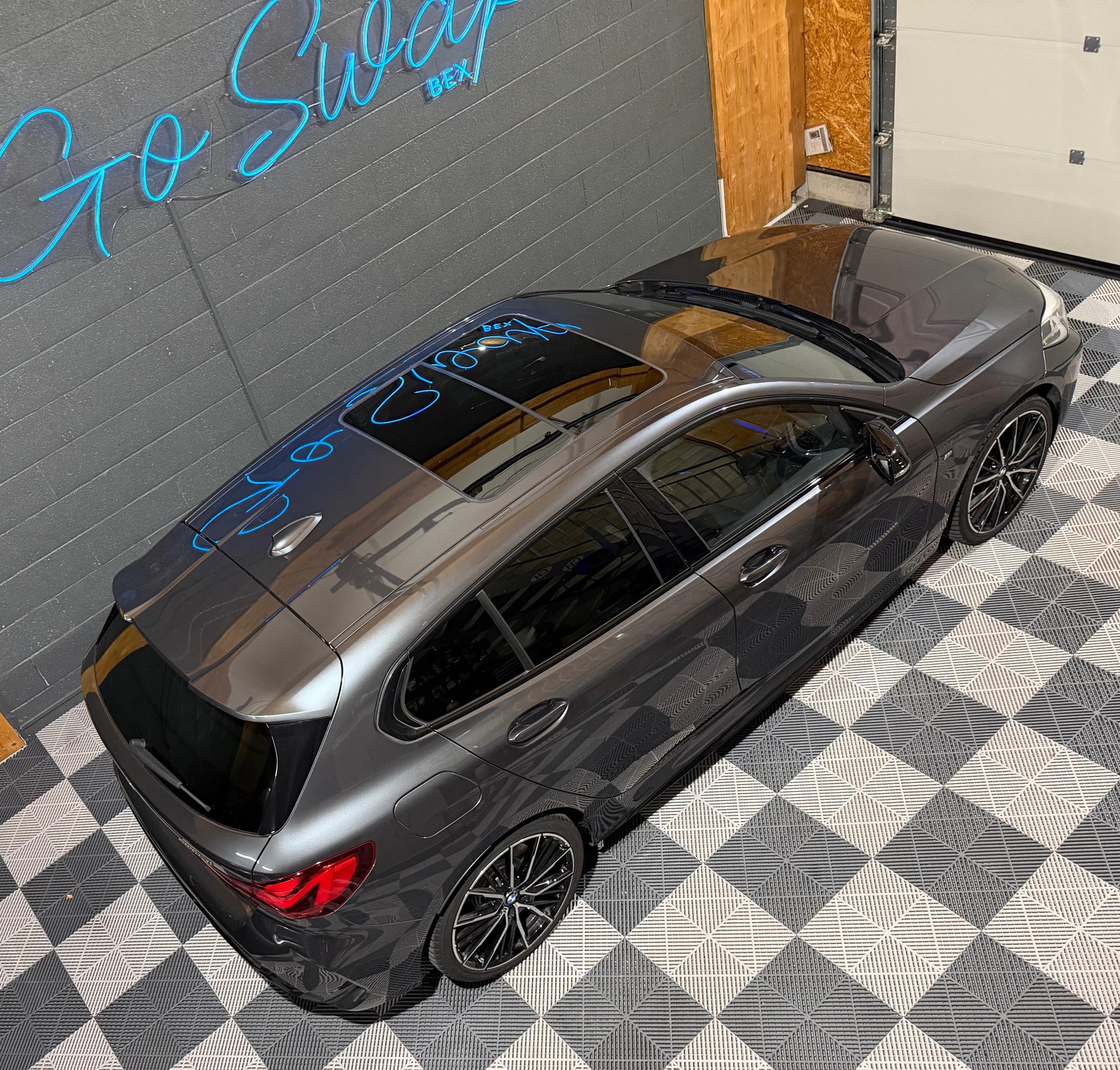 BMW M135i xDrive Steptronic-showroom-element-2