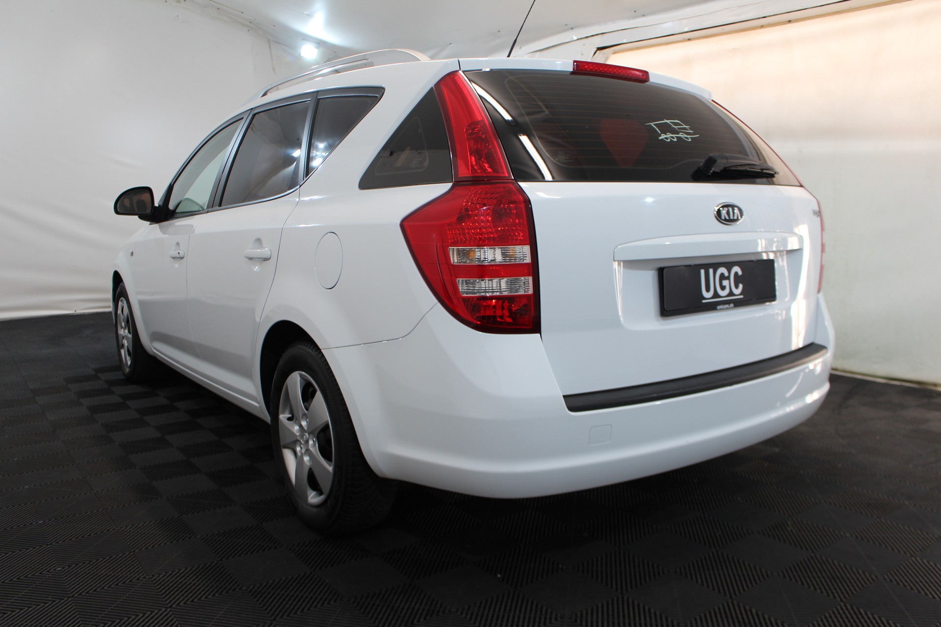 KIA Cee'd Sporty Wagon 1.4 CVVT Eco-showroom-element-3