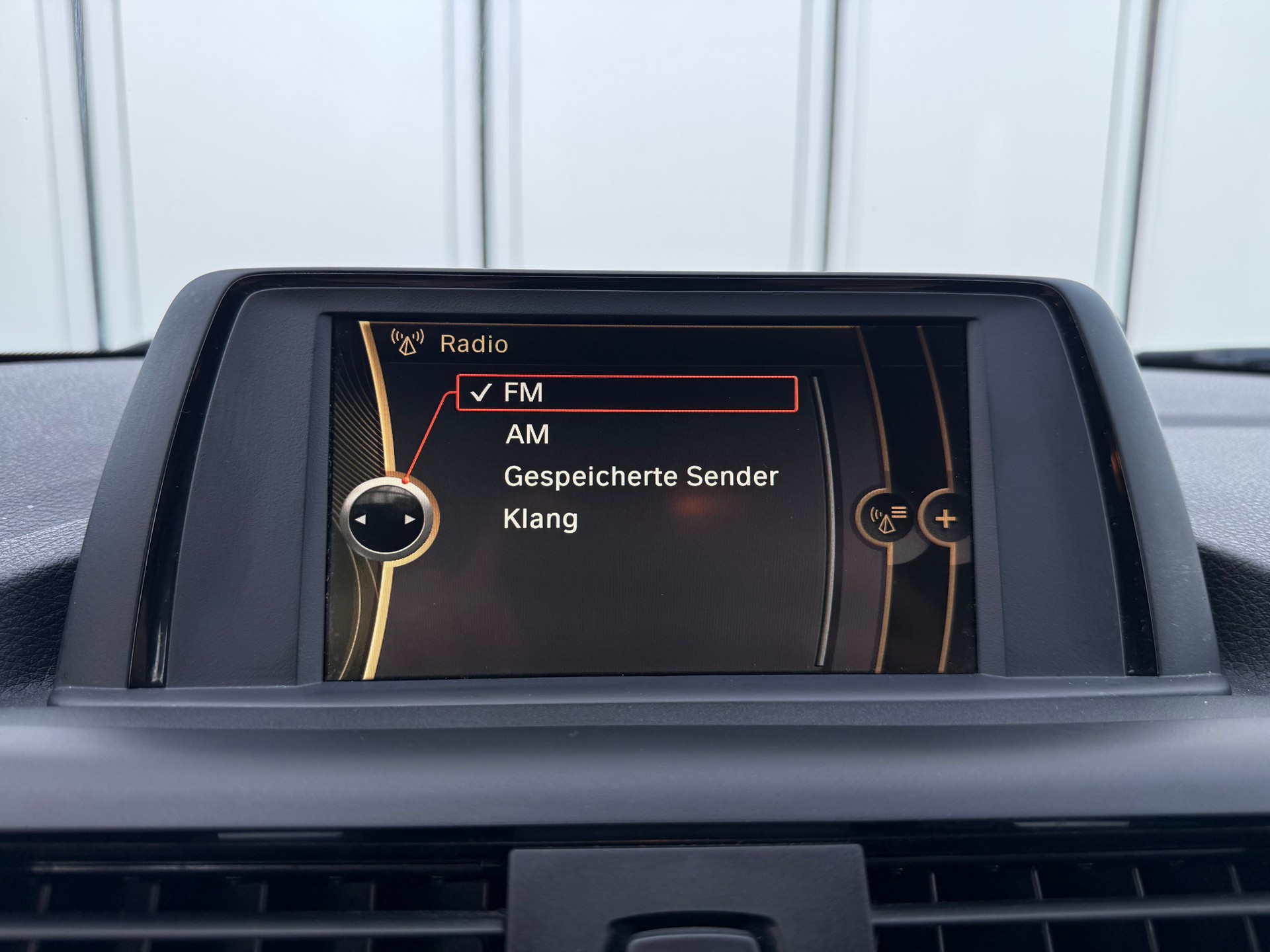 BMW 114i Business-image-8