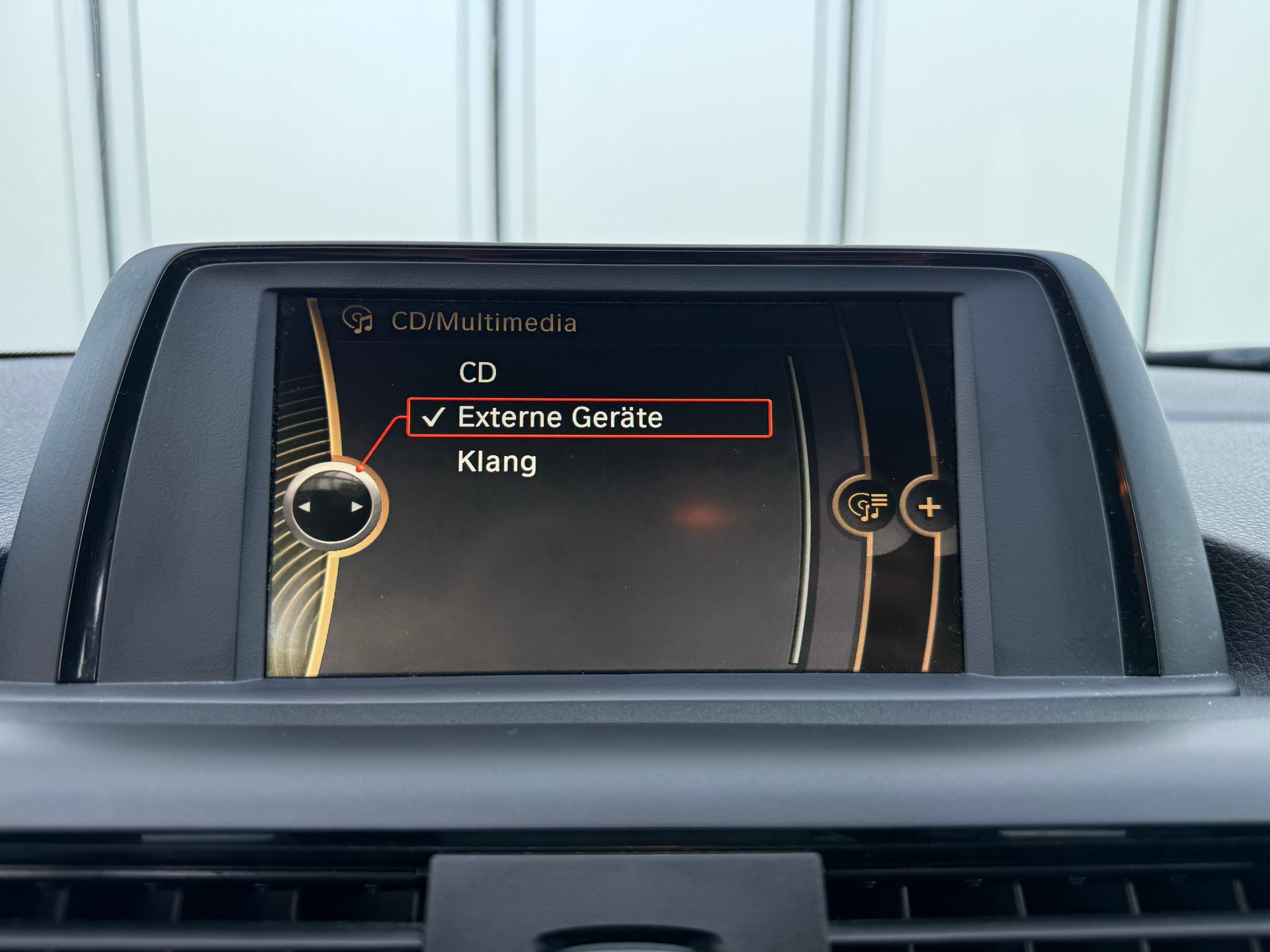 BMW 114i Business-image-9