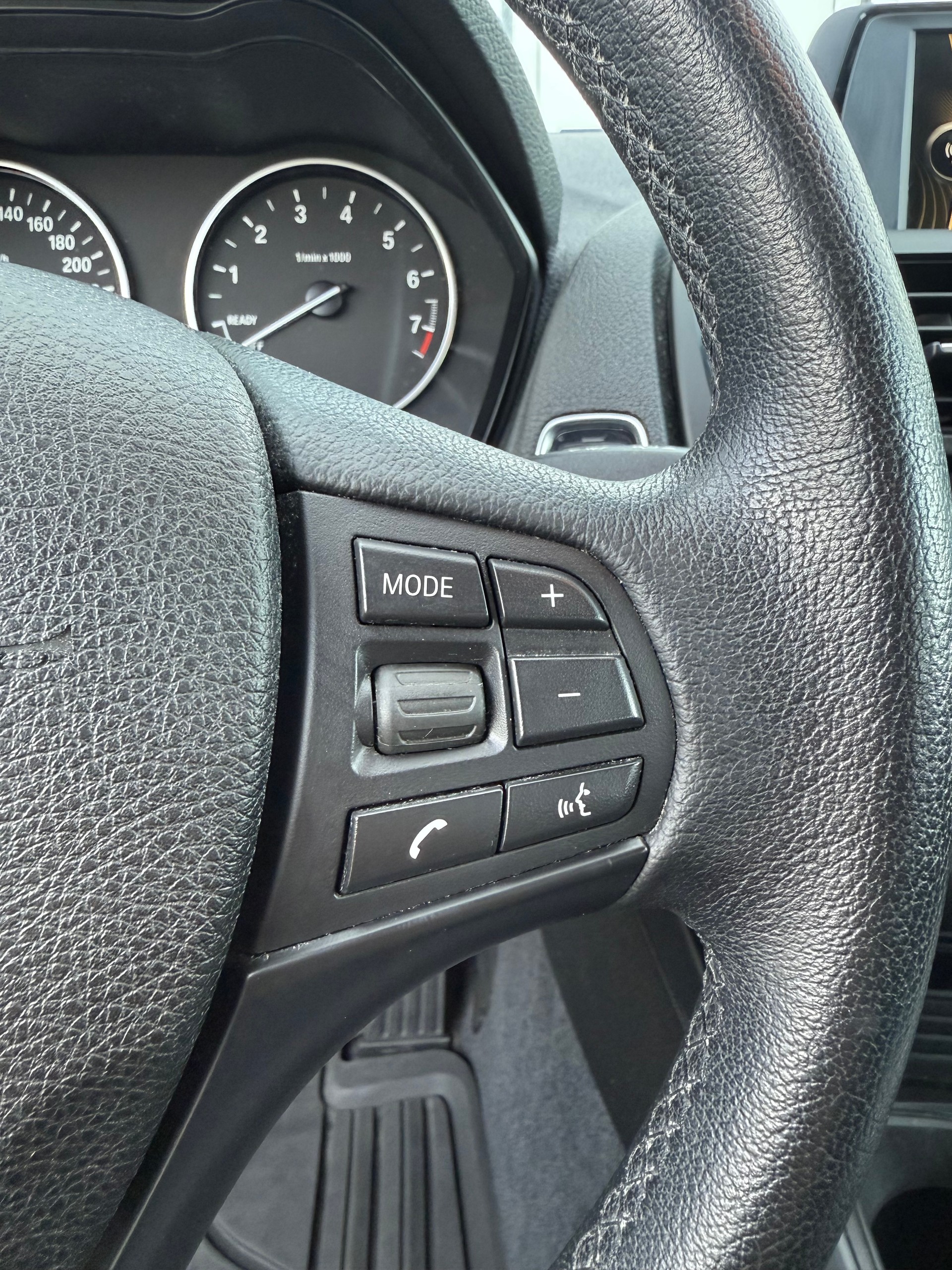 BMW 114i Business-image-12
