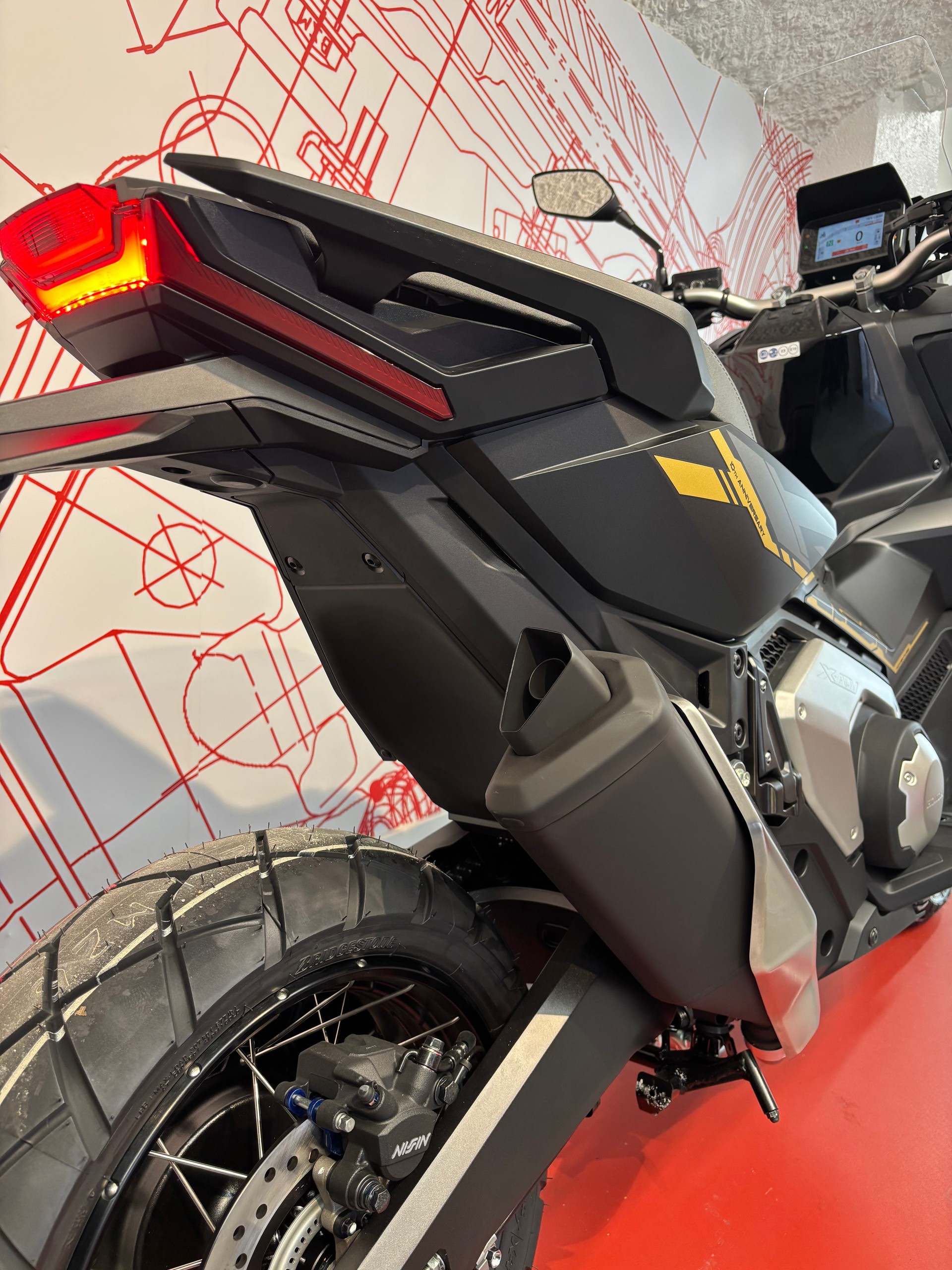 HONDA X-ADV 750-image-10
