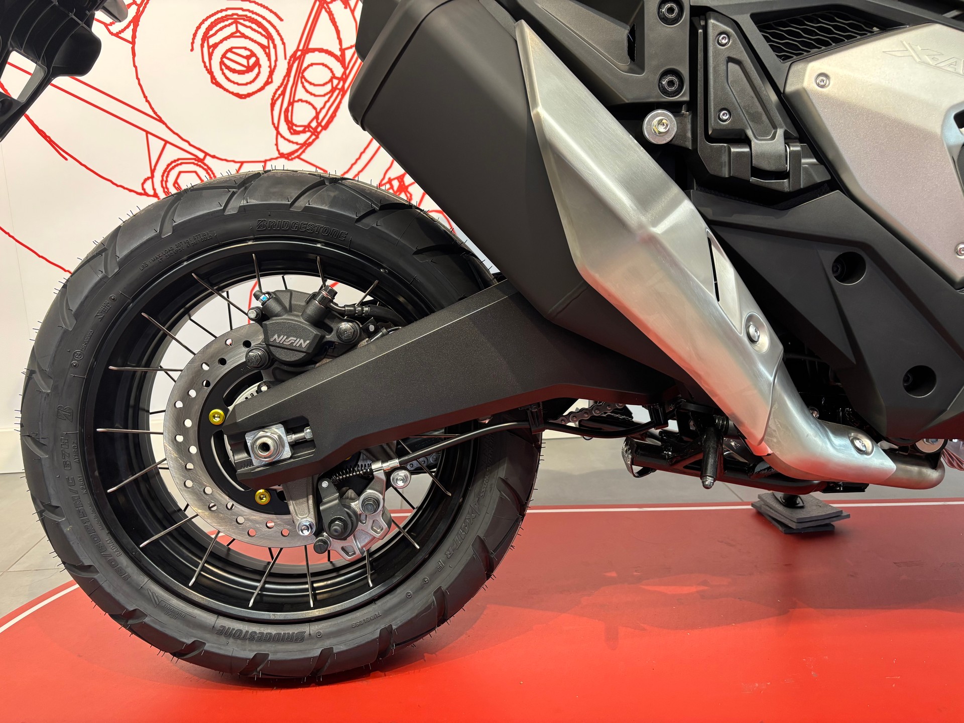 HONDA X-ADV 750-image-9