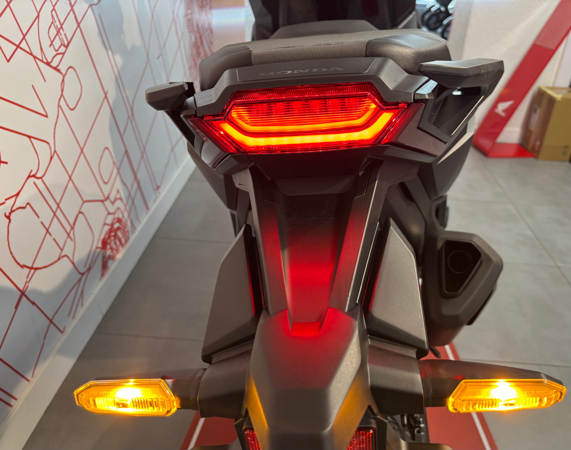 HONDA X-ADV 750-image-13