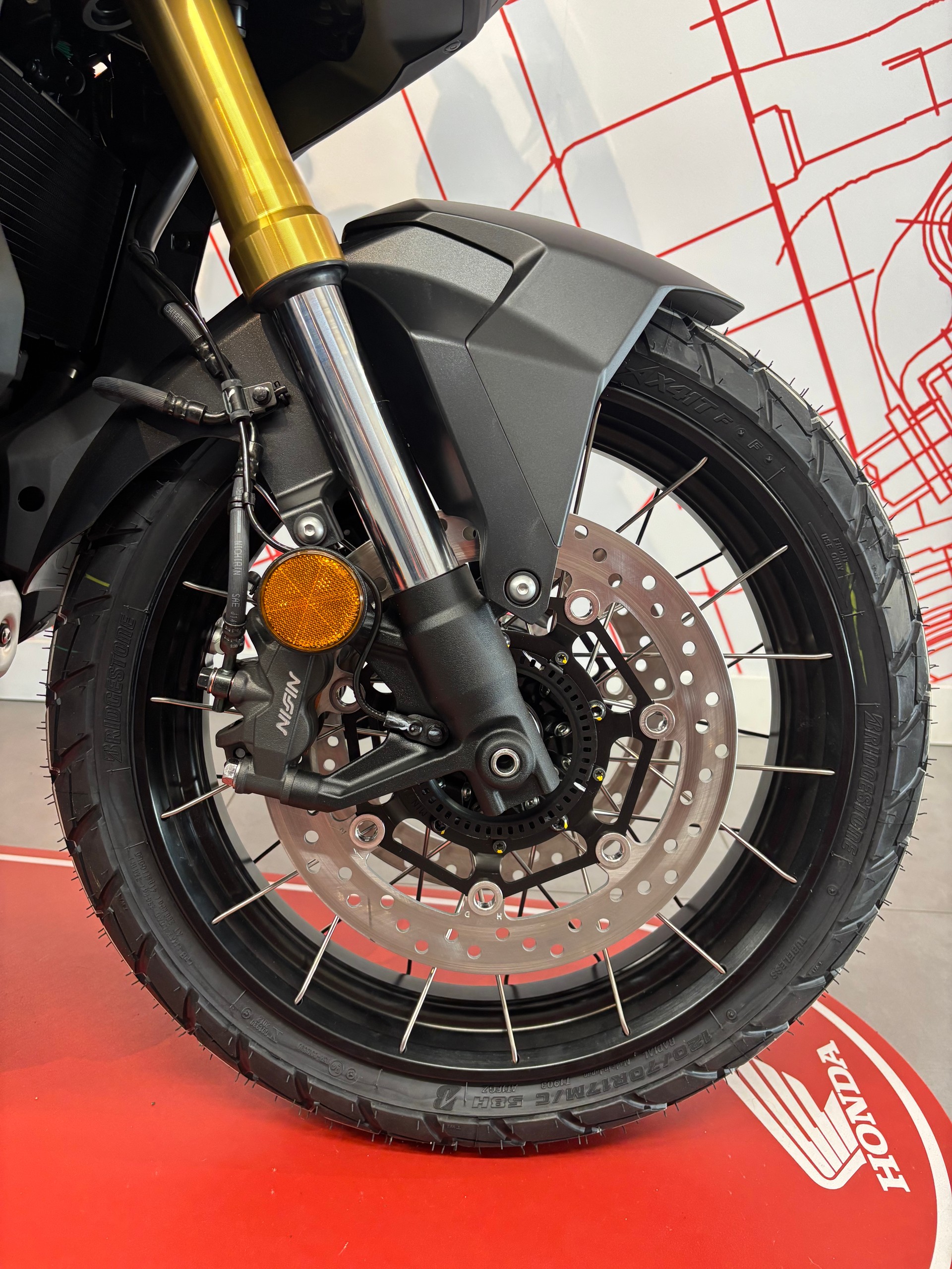 HONDA X-ADV 750-image-8
