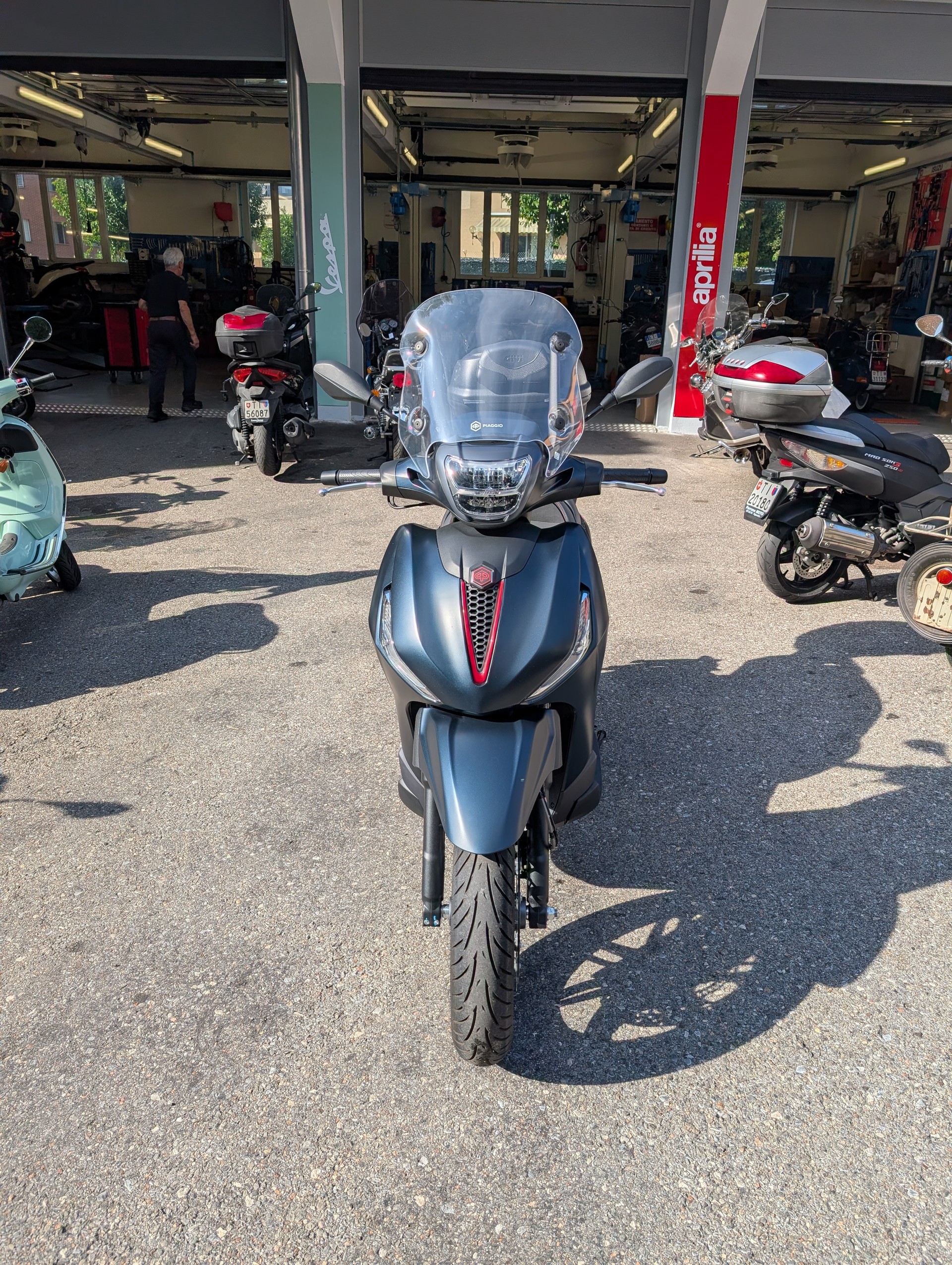 PIAGGIO Beverly 400 Sport-image-3