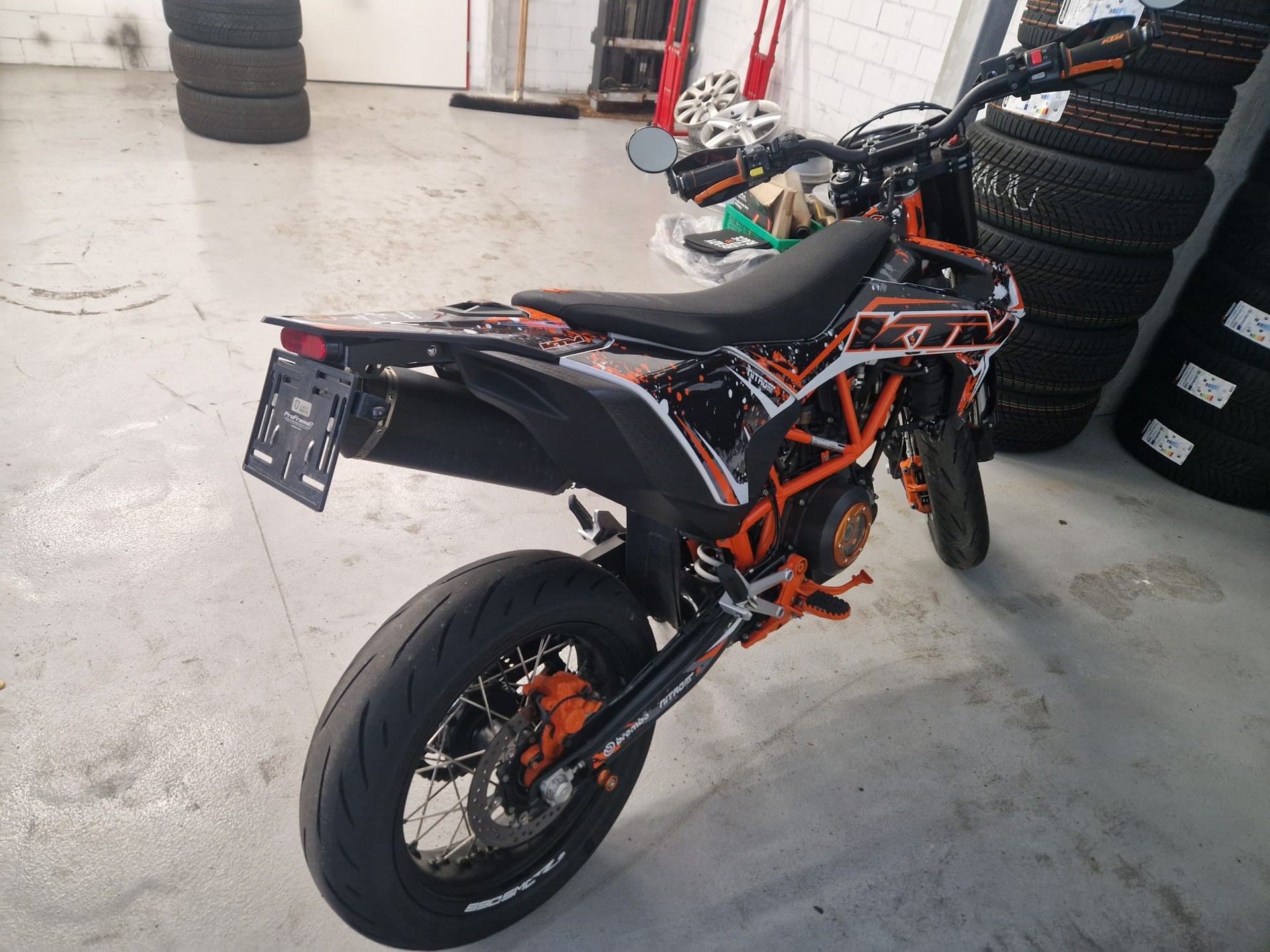 KTM 690 SMC R ABS-image-2