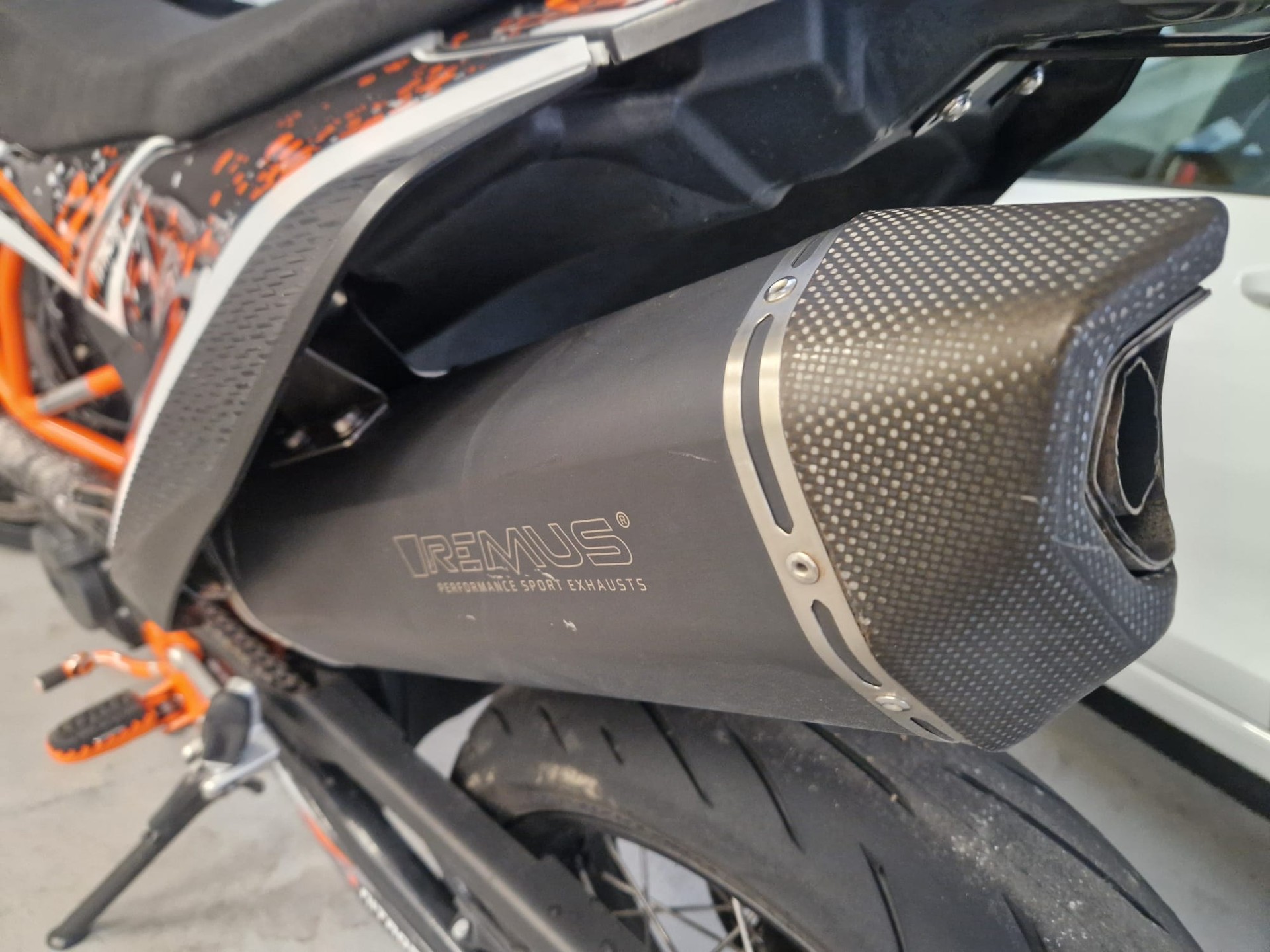 KTM 690 SMC R ABS-image-5