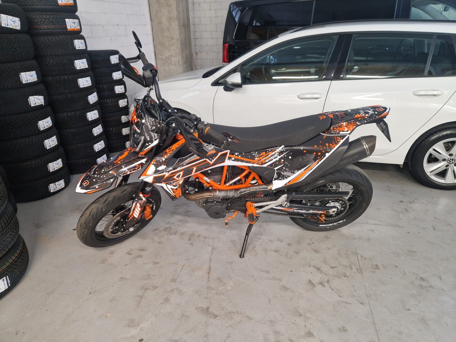 KTM 690 SMC R ABS-image-1