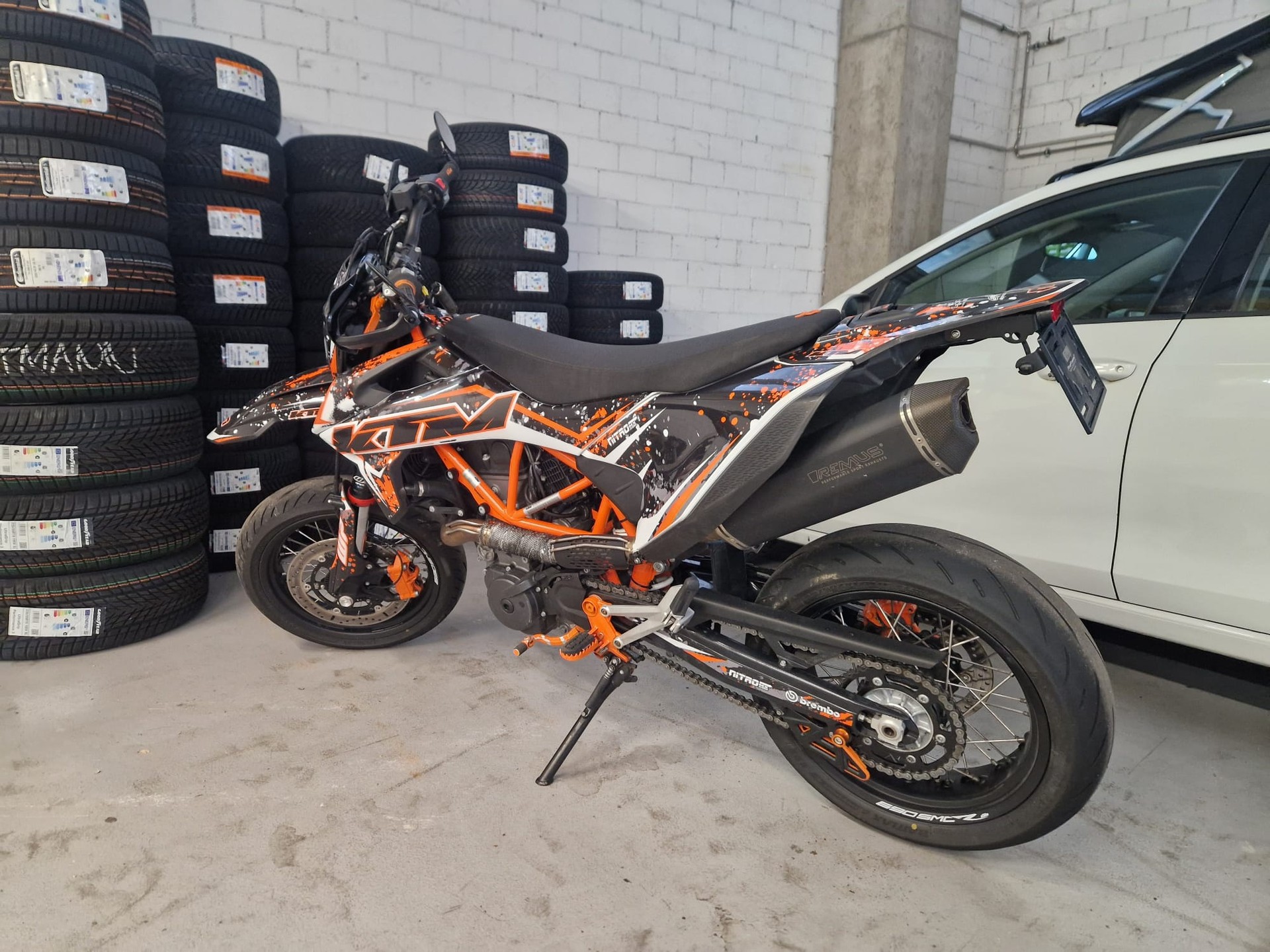KTM 690 SMC R ABS-image-3