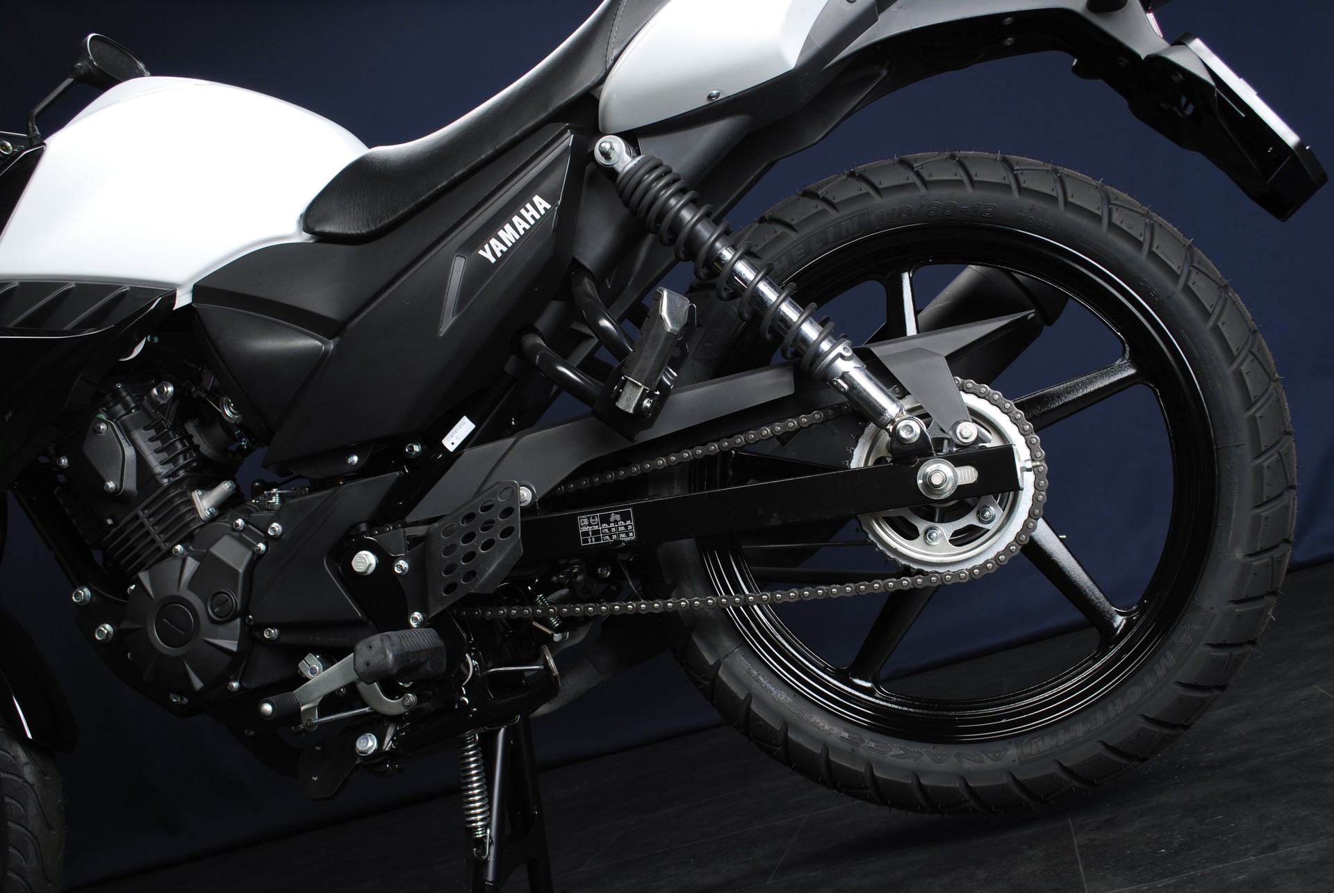YAMAHA YS 125-image-8