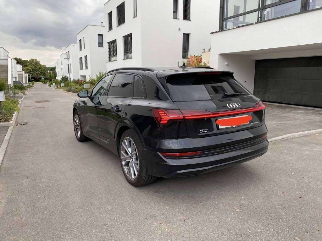 AUDI e-tron 55 Advanced quattro-image-2