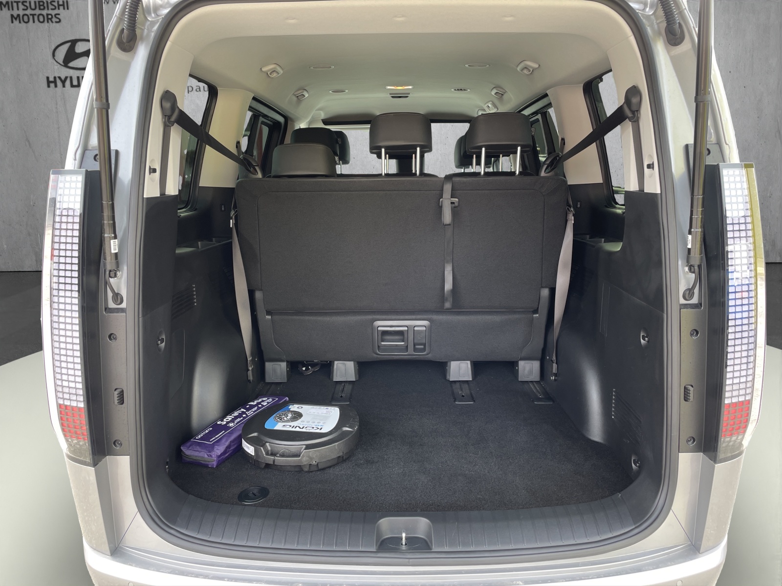 HYUNDAI Staria Wagon 1.6 GDi HEV Vertex-image-12