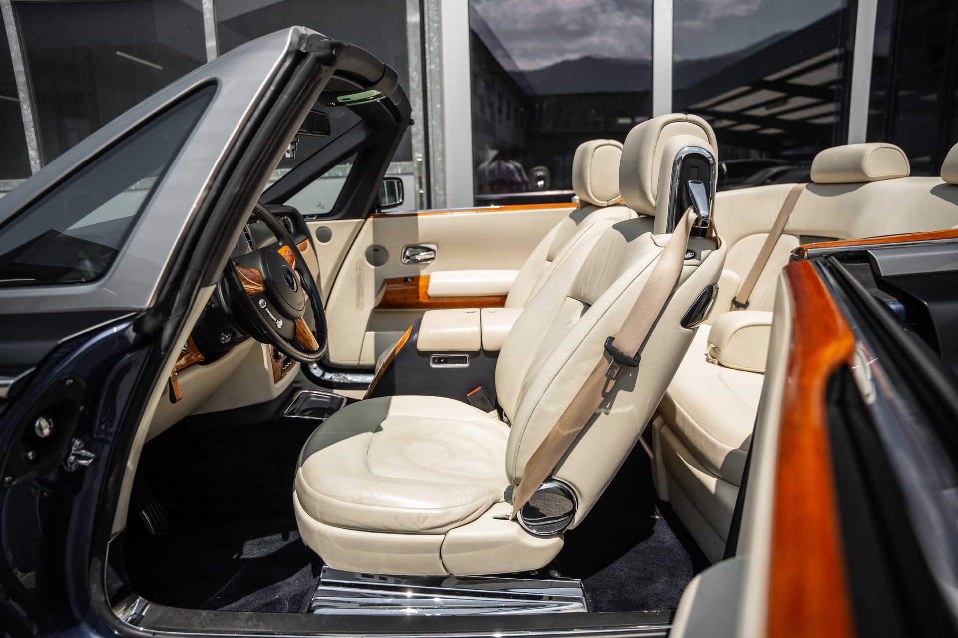 ROLLS-ROYCE Phantom 6.7 V12 Drophead-image-17