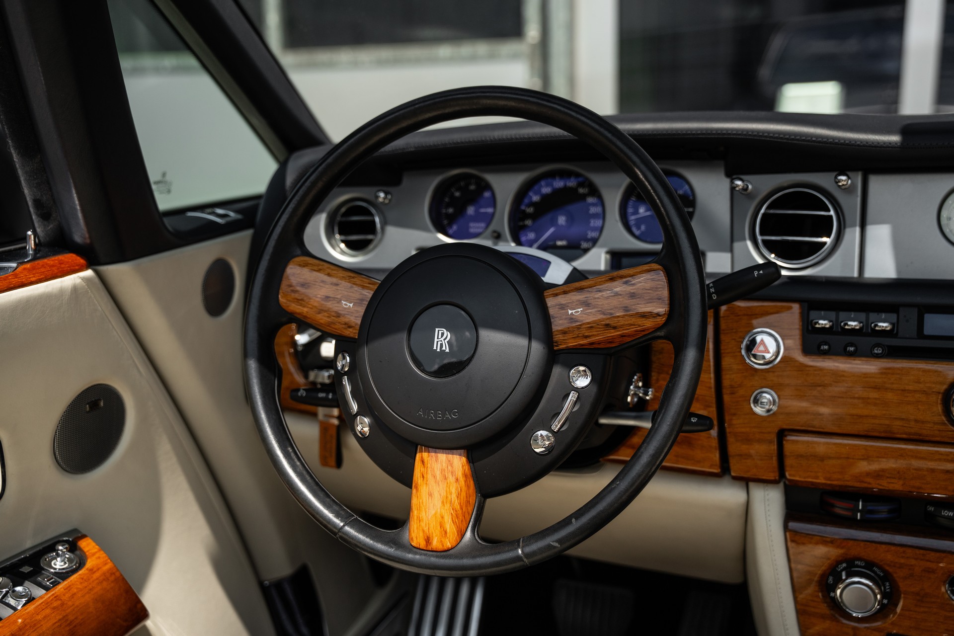 ROLLS-ROYCE Phantom 6.7 V12 Drophead-image-12