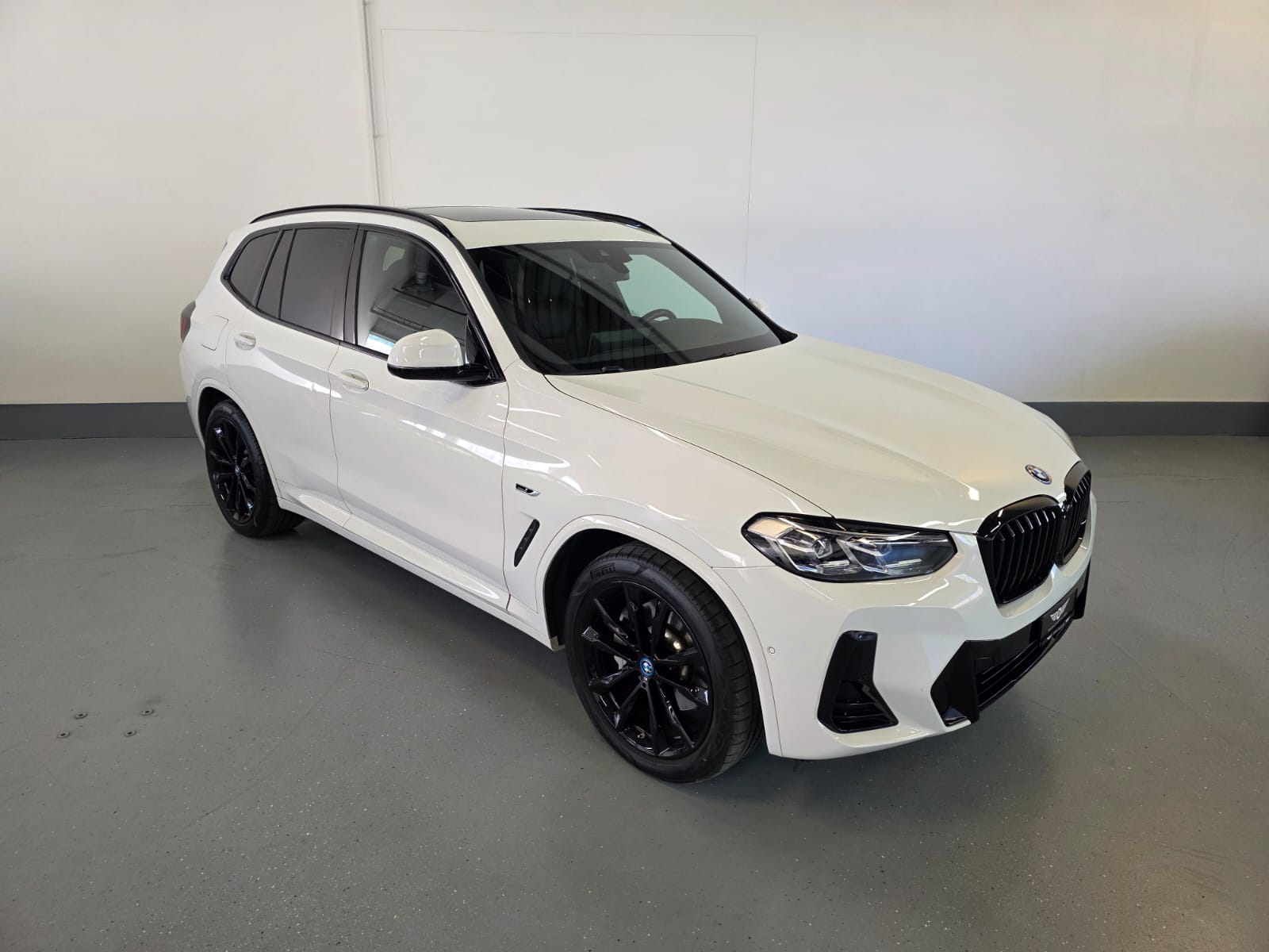BMW X3 xDrive 30e M Sport-showroom-element-1